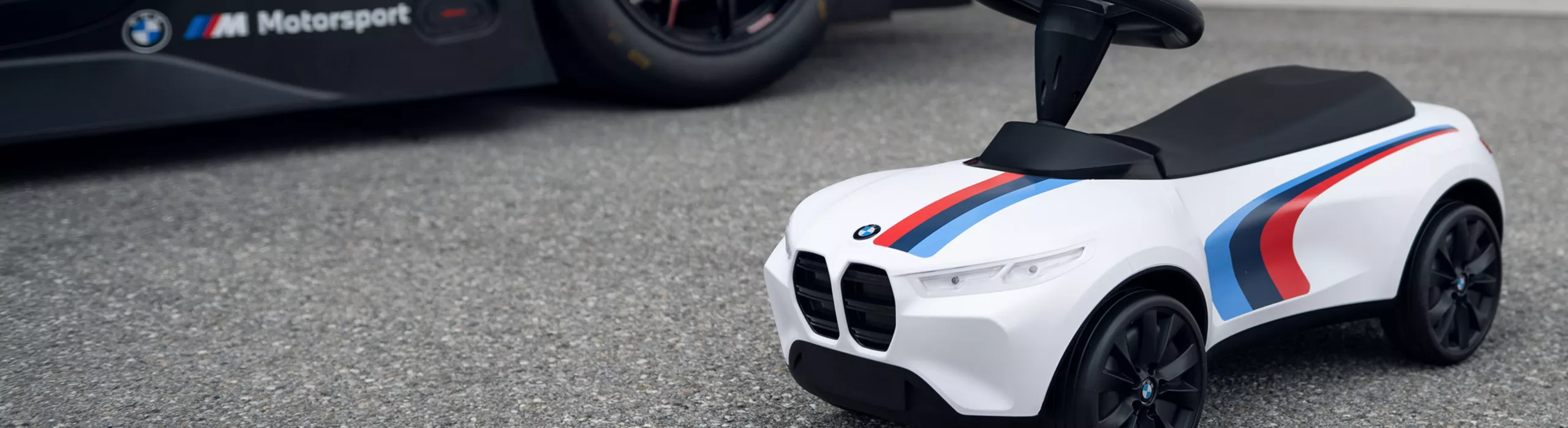 BMW Lifestyle，兒童玩具系列，BMW Lego Speed BMW M Motorsport LEGO組合，包含BMW巡迴賽車和LEGO人物，讓孩子們在拼裝過程中體驗BMW M的賽車魅力，並激發創造力與動手能力。
