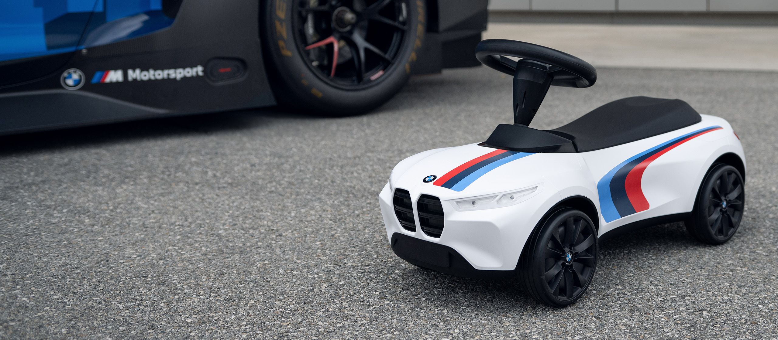 BMW Lifestyle，兒童玩具系列，BMW Lego Speed BMW M Motorsport LEGO組合，包含BMW巡迴賽車和LEGO人物，讓孩子們在拼裝過程中體驗BMW M的賽車魅力，並激發創造力與動手能力。