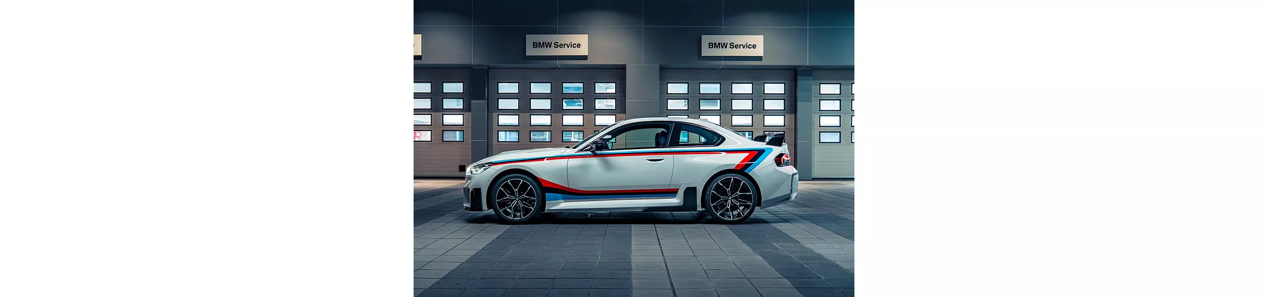 BMW M2 Limited Edition 10 Jahre Taiwan飽滿而亮眼的經典M三色線條設計靈感來自於擁有輝煌戰績的BMW 3.0 CSL