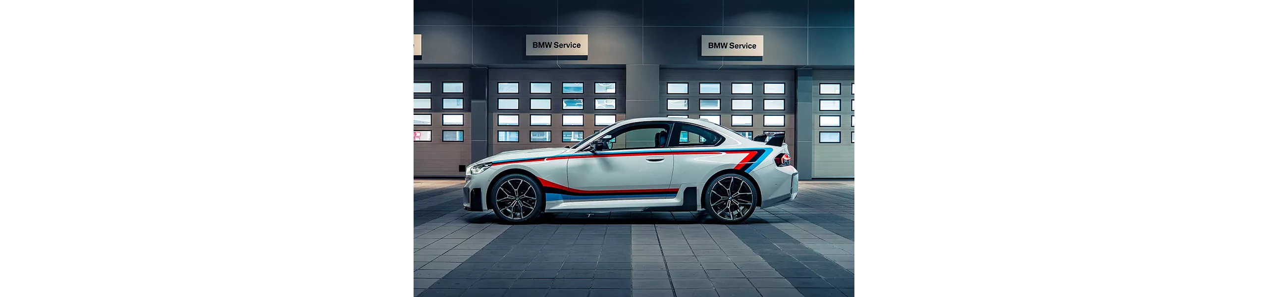 BMW M2 Limited Edition 10 Jahre Taiwan飽滿而亮眼的經典M三色線條設計靈感來自於擁有輝煌戰績的BMW 3.0 CSL