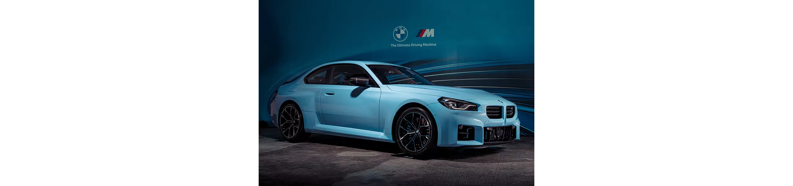 BMW M2 Edition 10 Jahre Taiwan搭載極具競技語彙的M Performance碳纖維後視鏡外蓋、鴨尾型碳纖維擾流尾翼以及碳纖維油箱飾蓋，為充滿張狂肌肉線條的車格增添更多狂放不羈的賽道精神