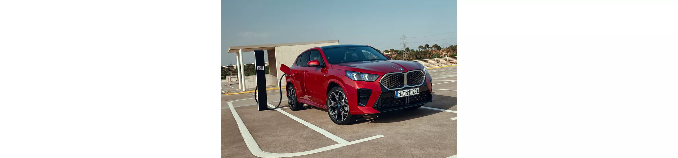 全新年式BMW iX2純電運動跑旅