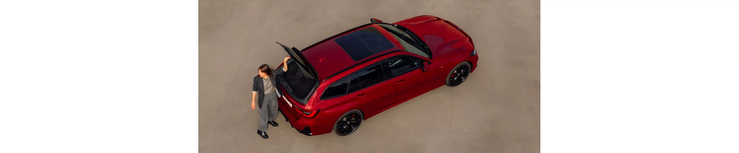 全新BMW 318i Touring豪華旅行車標配同級唯一的BMW手機數位鑰匙與智慧Comfort Access免鑰匙啟閉系統