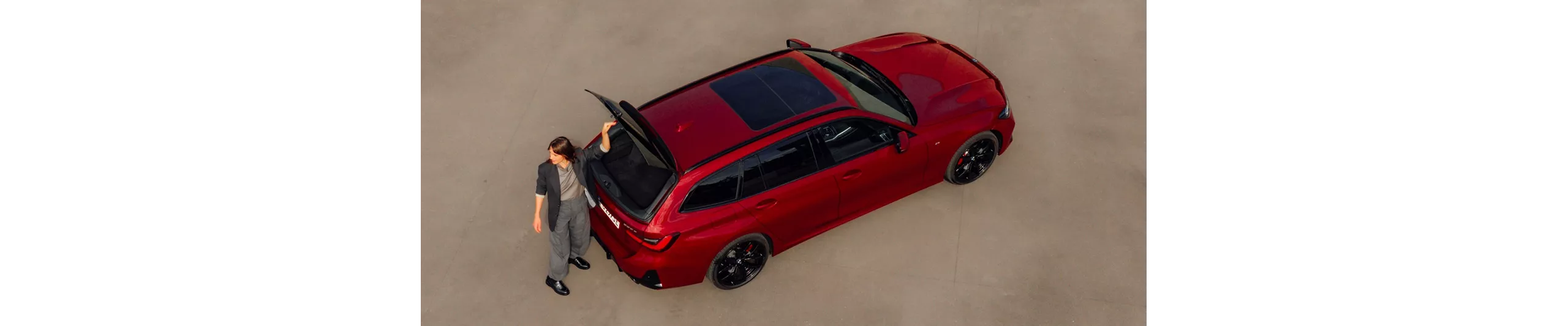 全新BMW 318i Touring豪華旅行車標配同級唯一的BMW手機數位鑰匙與智慧Comfort Access免鑰匙啟閉系統