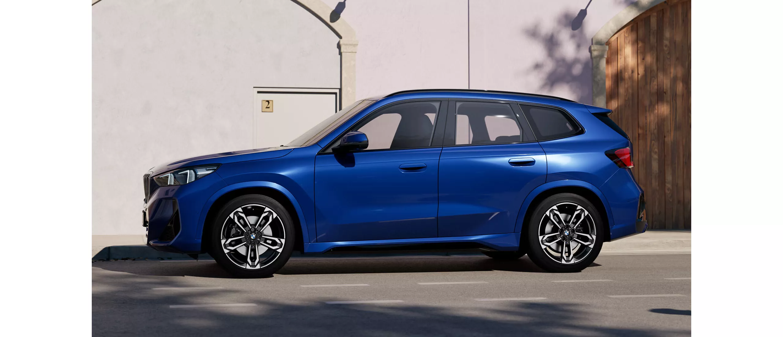BMW X1，車側視角 