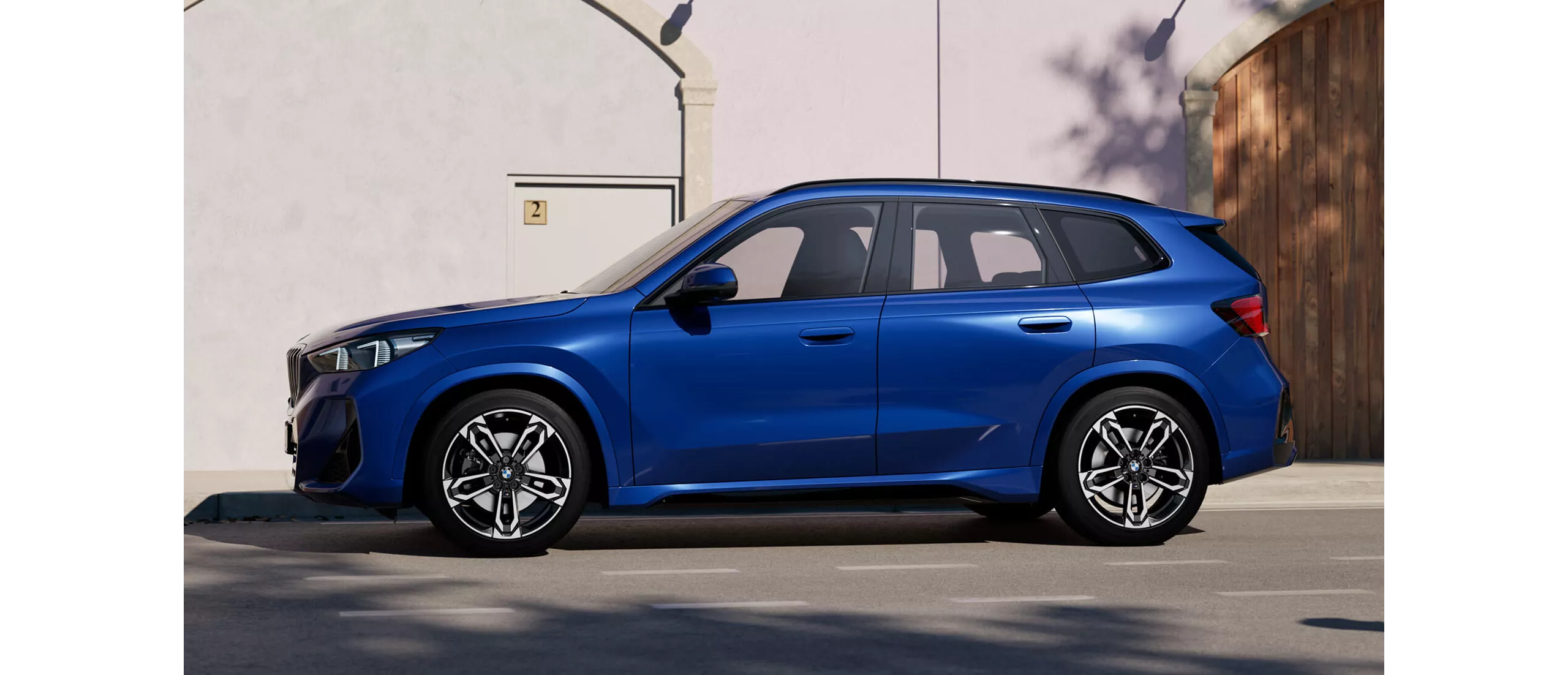 BMW X1，車側視角 