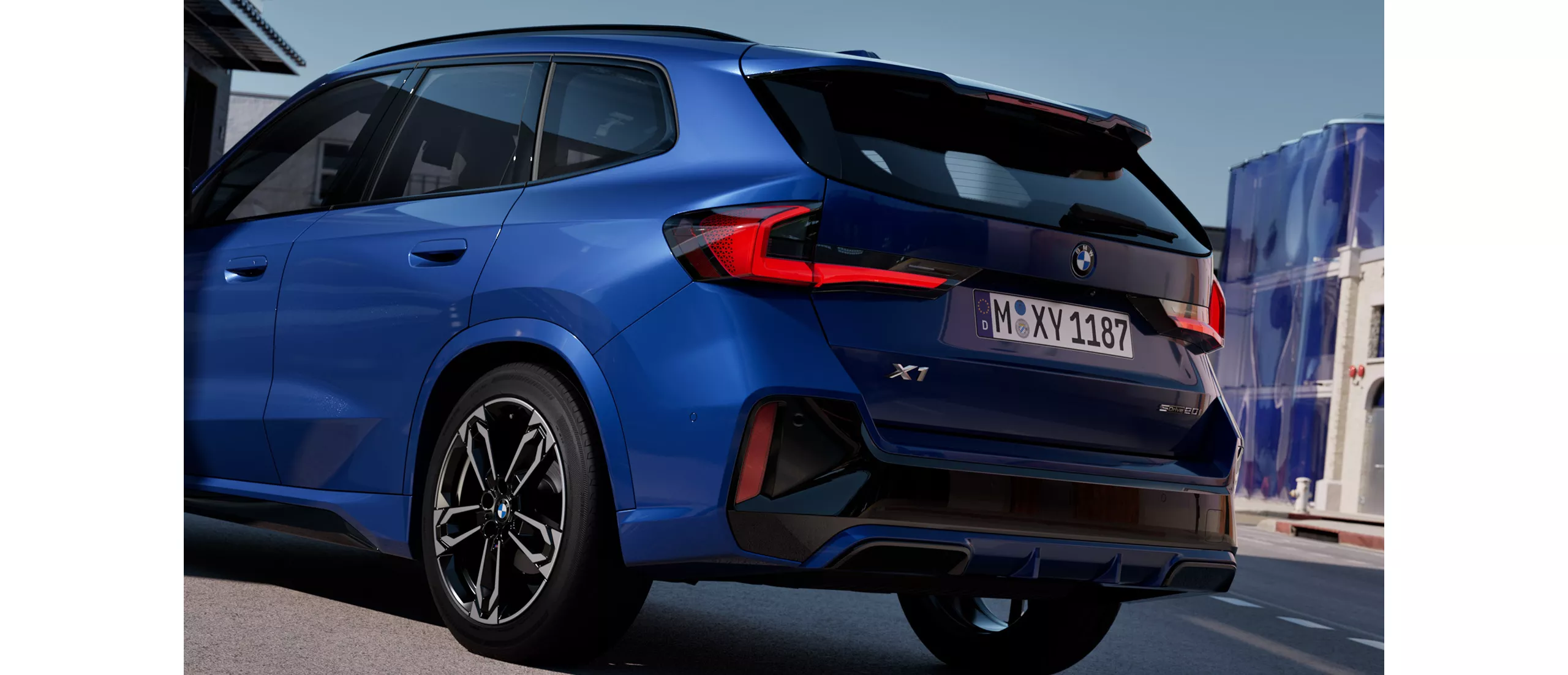 BMW X1，車尾視角 