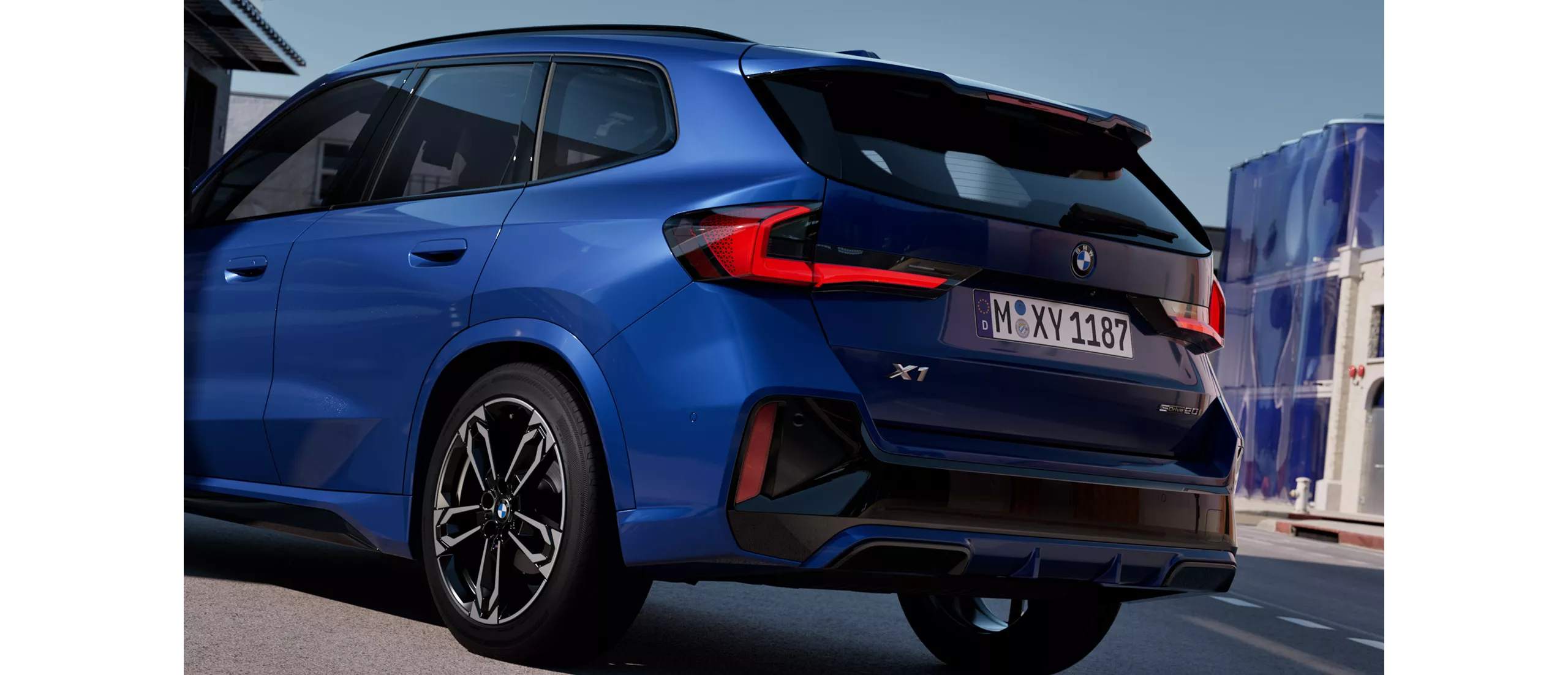 BMW X1，車尾視角 