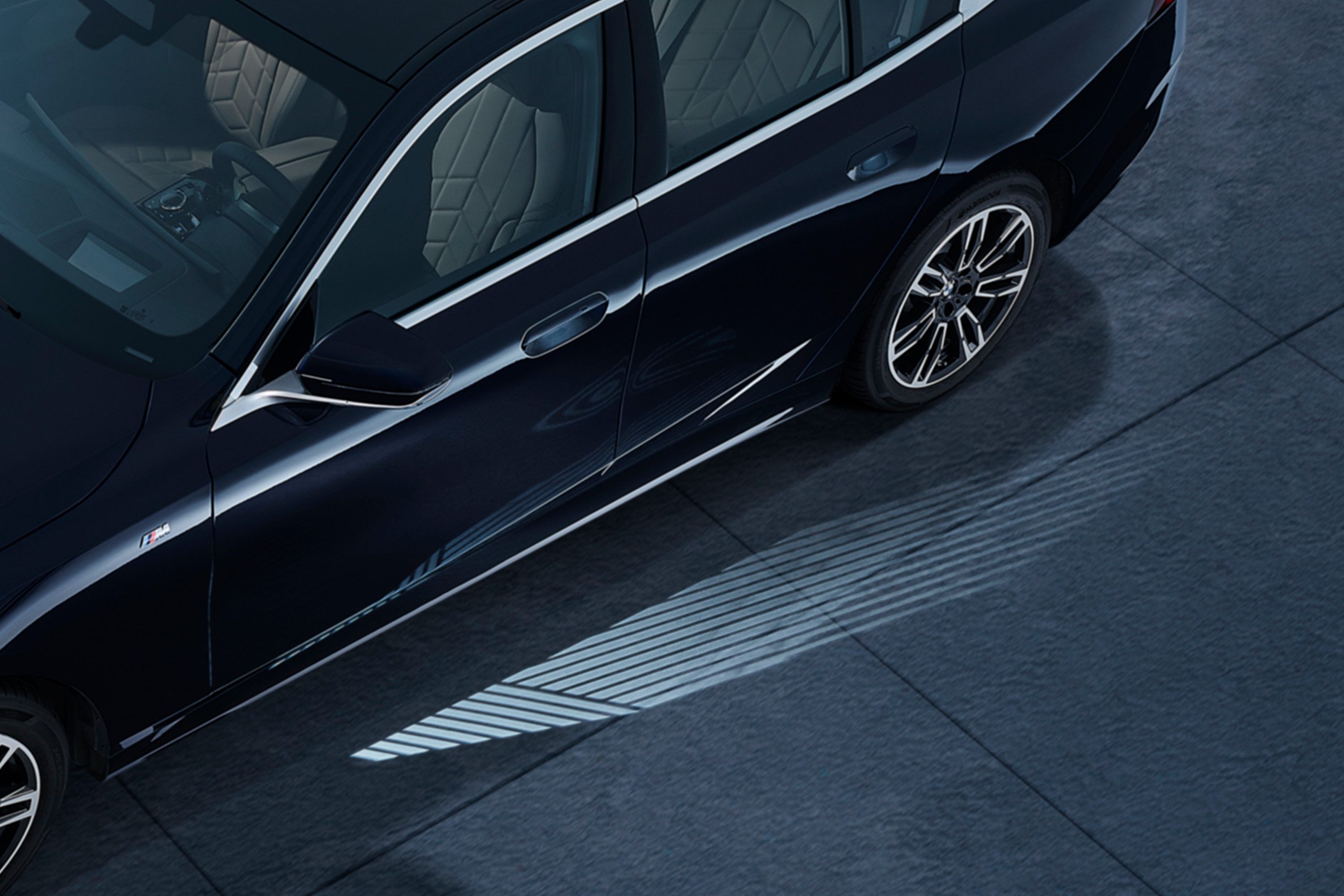 BMW 5系列，豪華房車，動態迎賓光毯