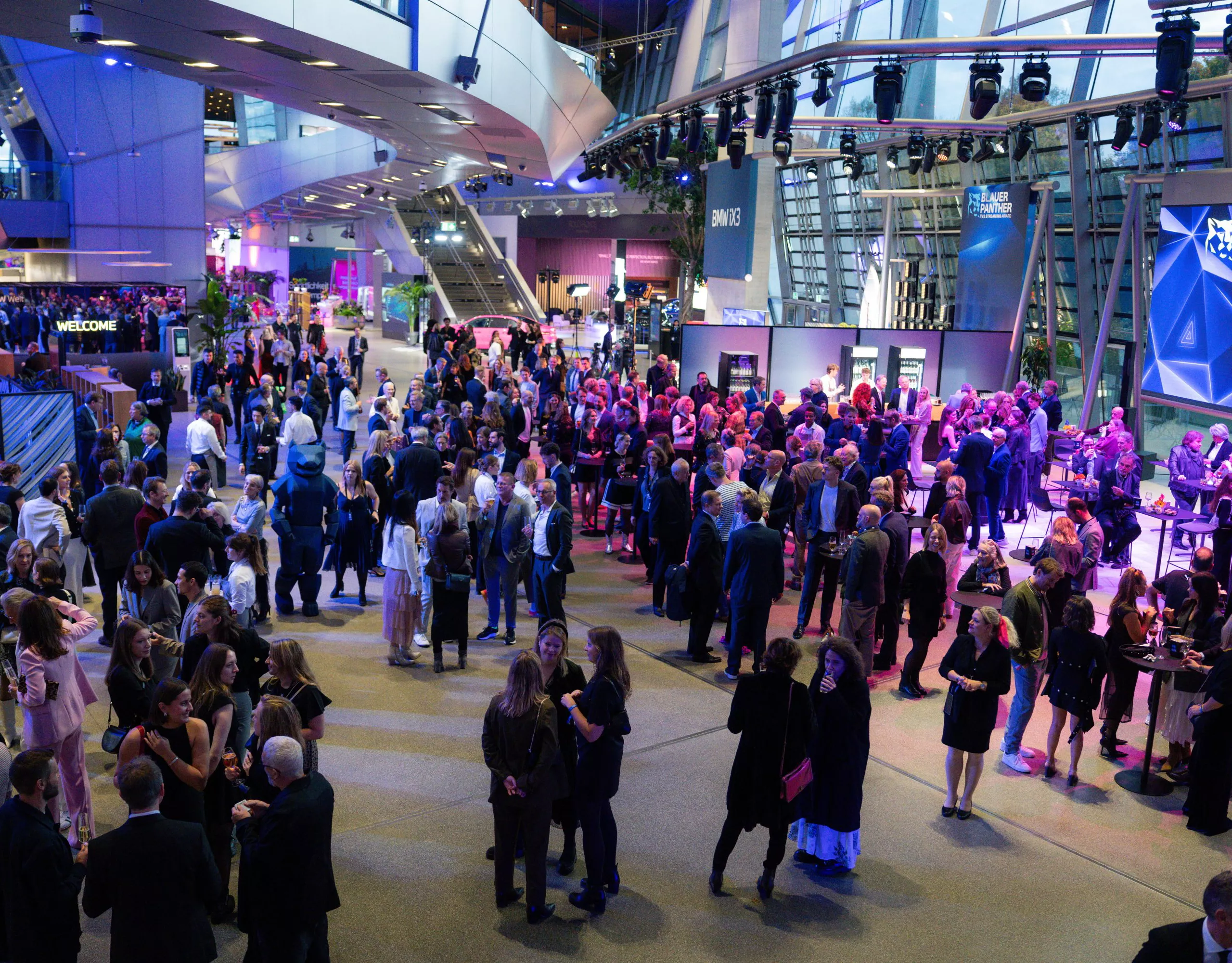 BMW Welt Inspirationen Blauer Panther