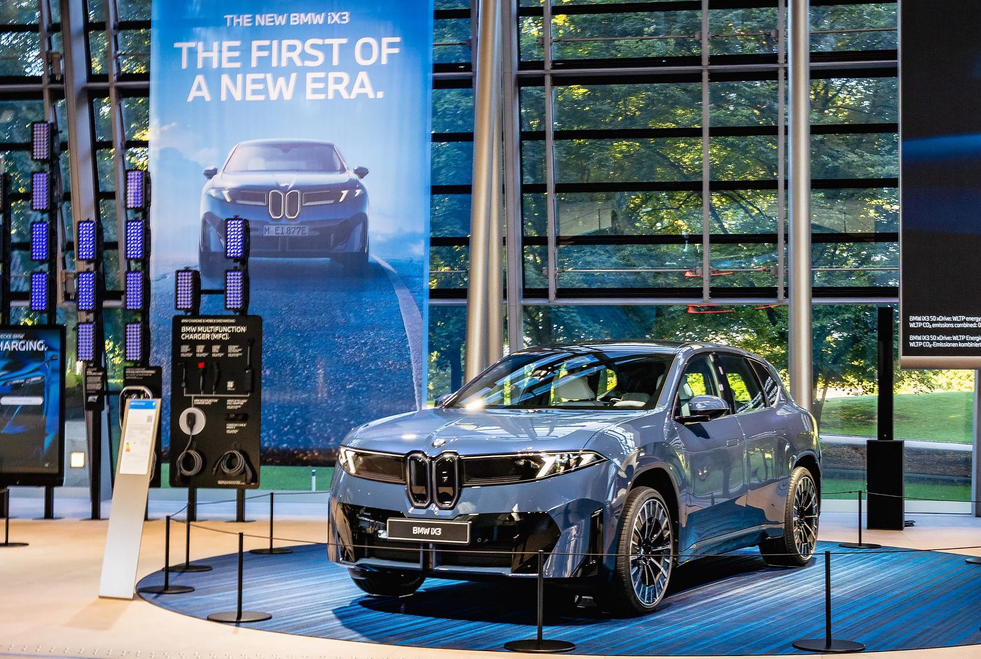 BMW iX3 in der BMW Welt.