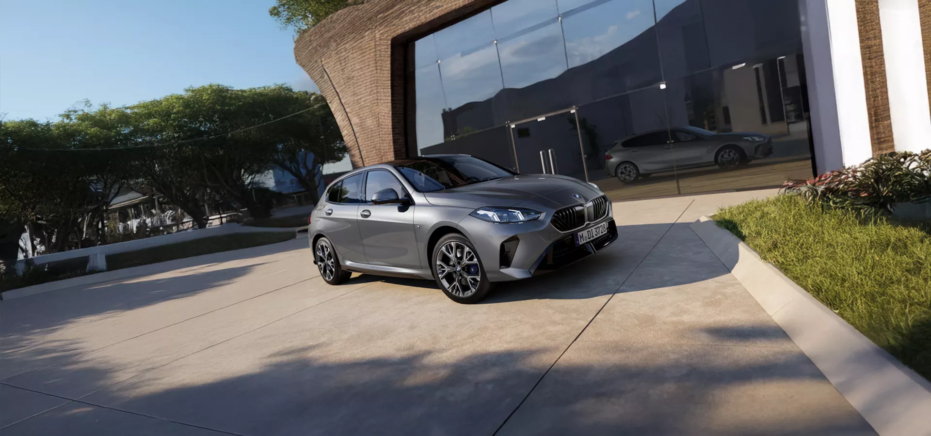 Ein grauer BMW 1er 