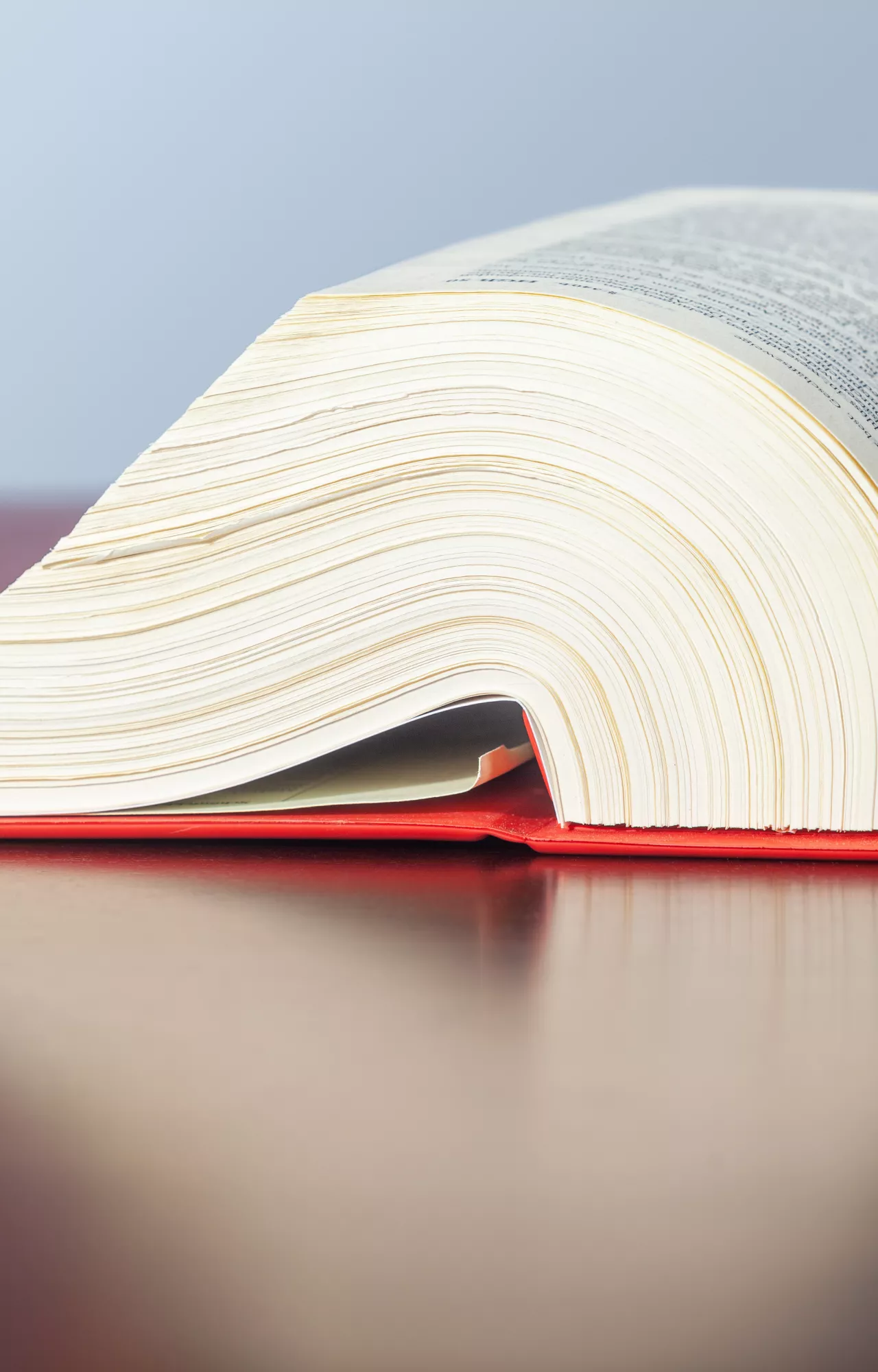 Stethoskop liegt auf Buch