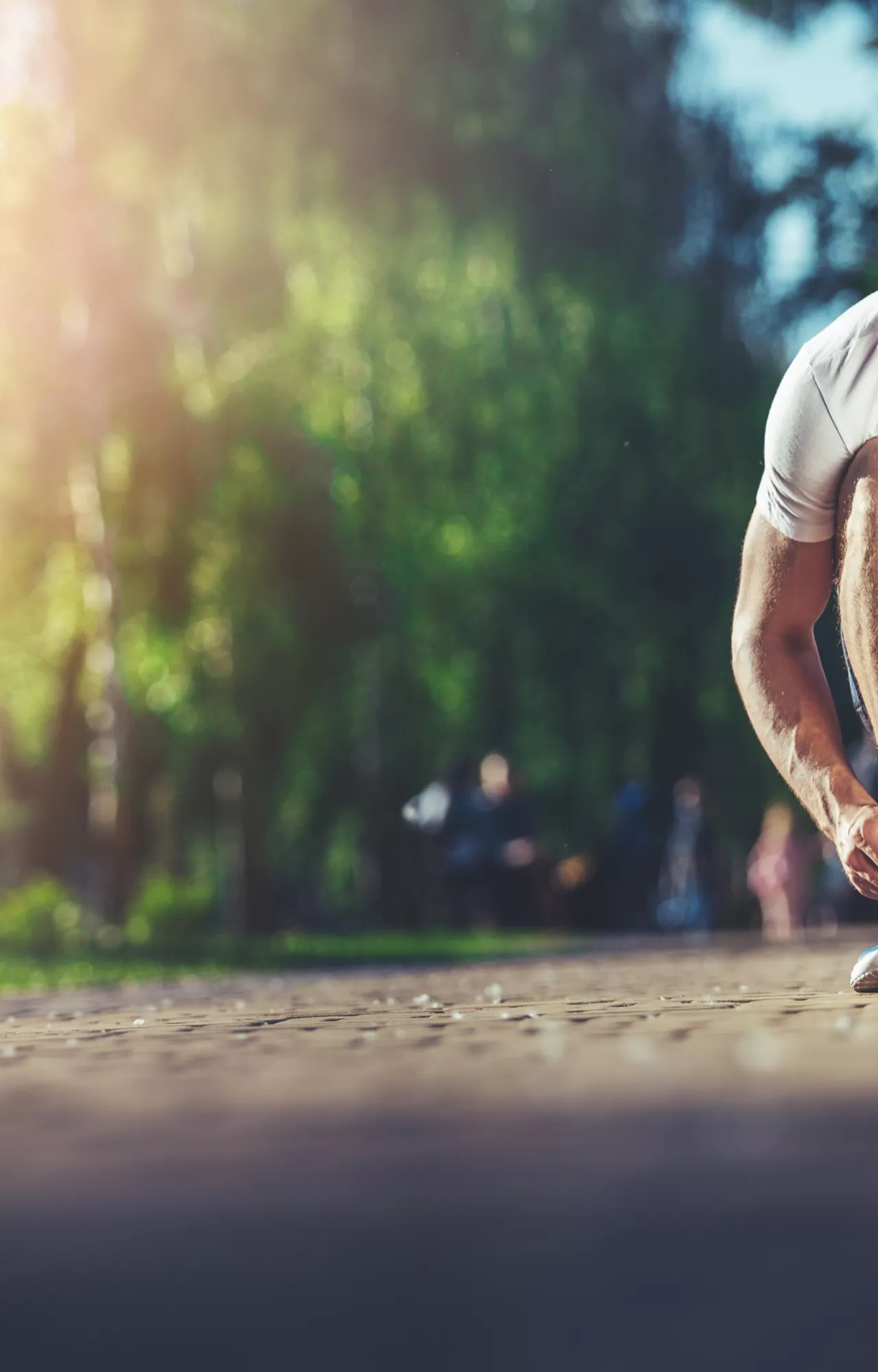 Jogger bindet Schuhe