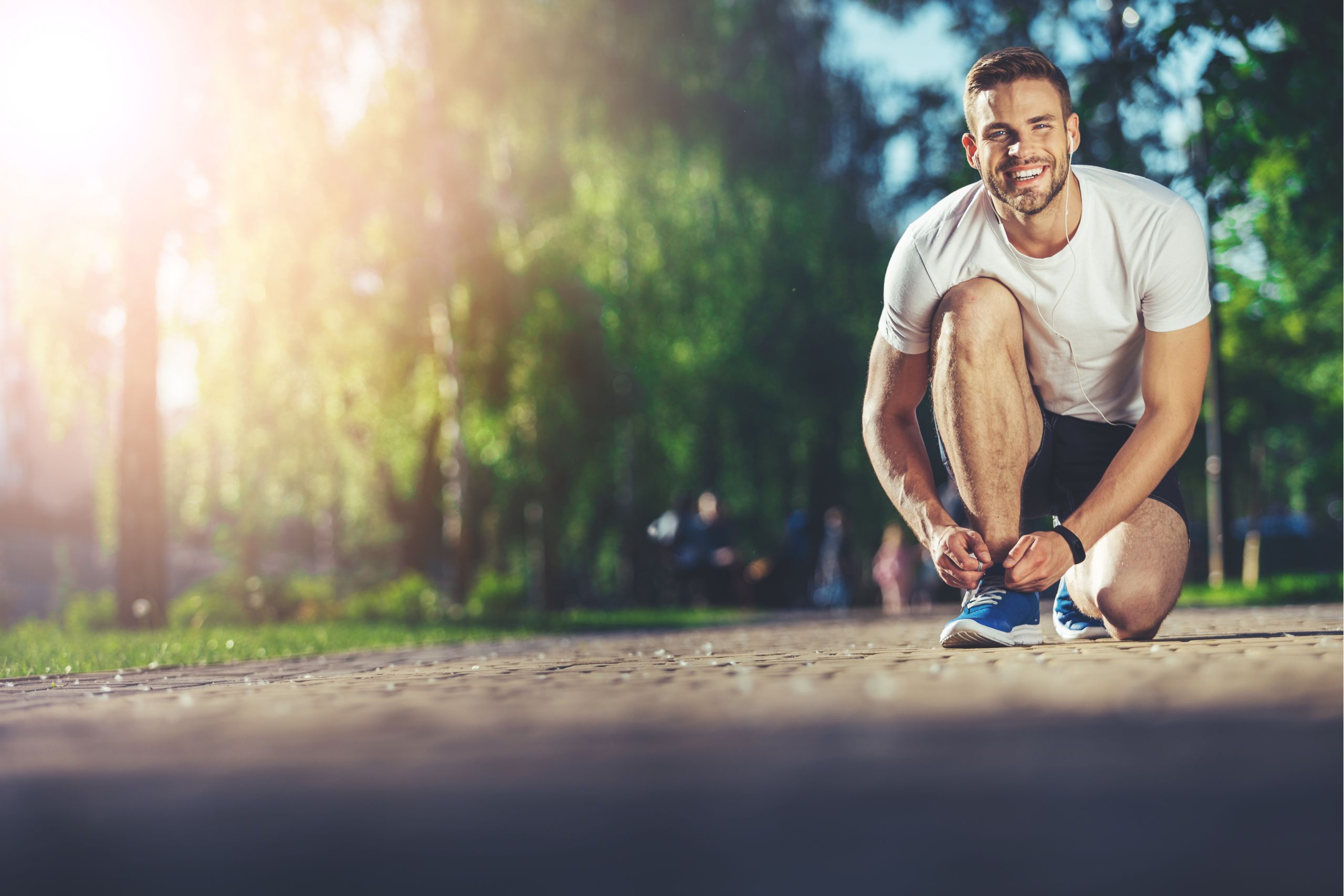 Jogger bindet Schuhe