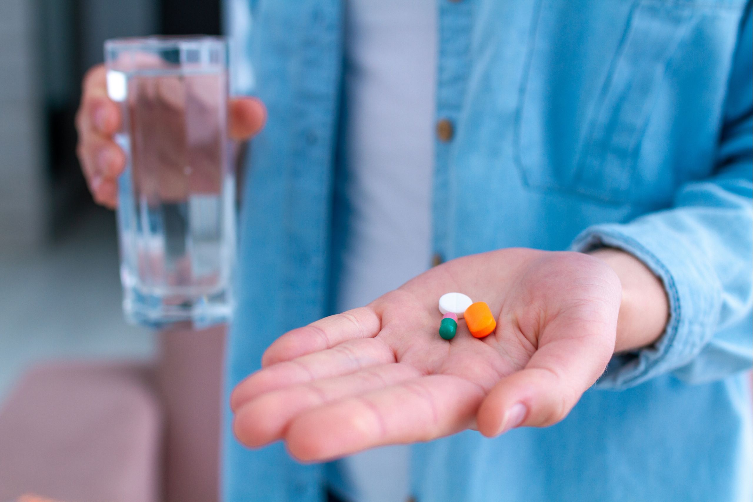 Hand mit Tabletten 