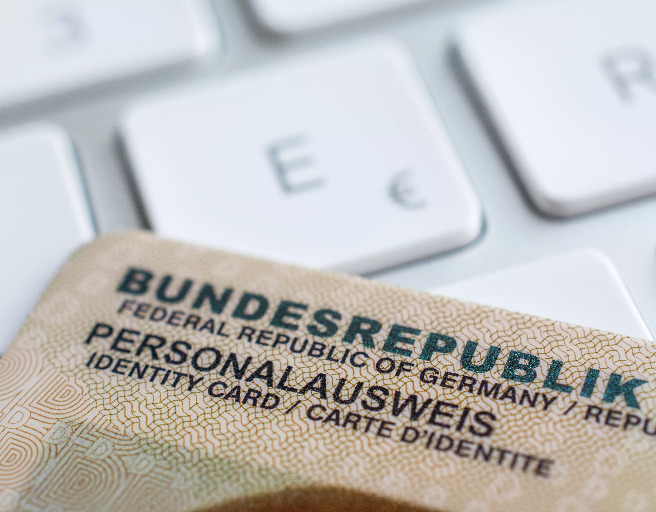 Schlüssel auf dem Handy-Bildschirm