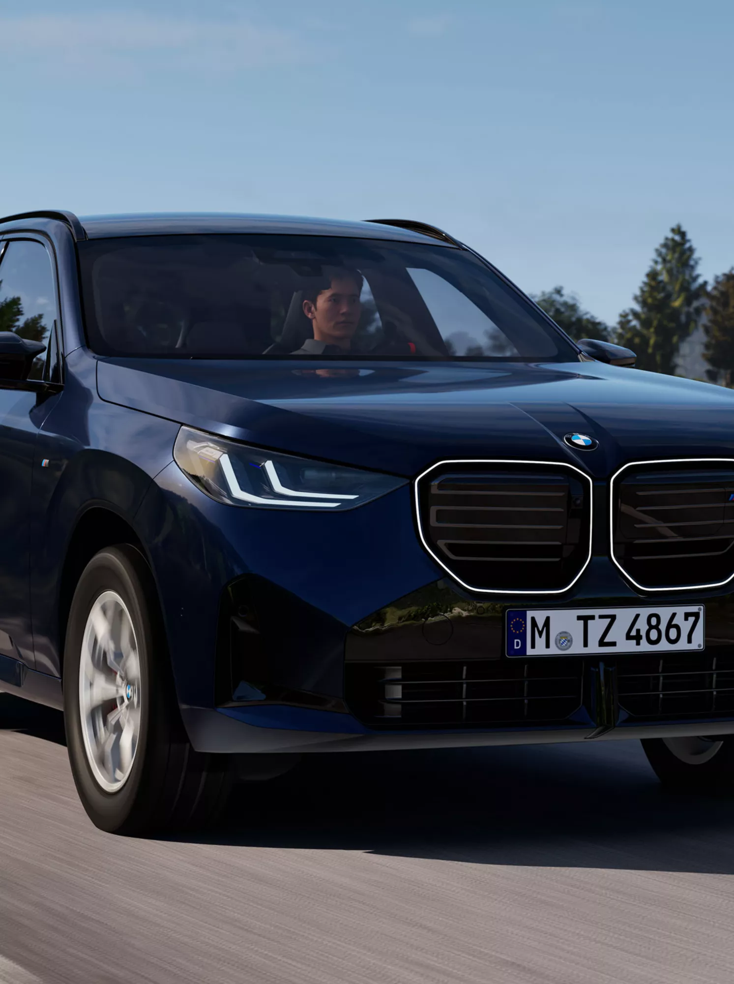 BMW X3 30e xDrive sedd snett framifrån körandes på en landsväg