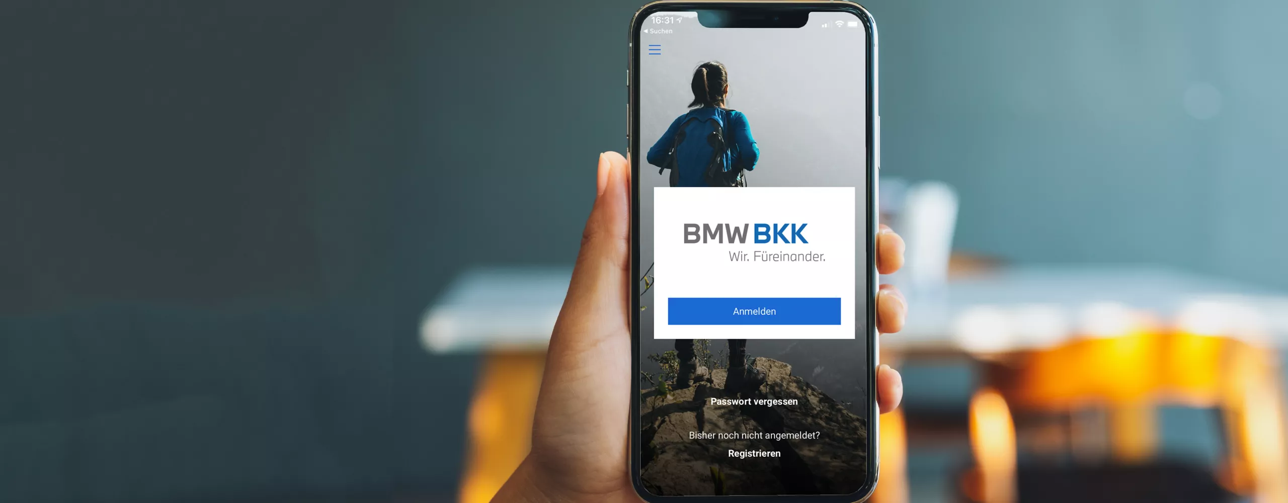 Handy mit geöffneter BMW BKK App
