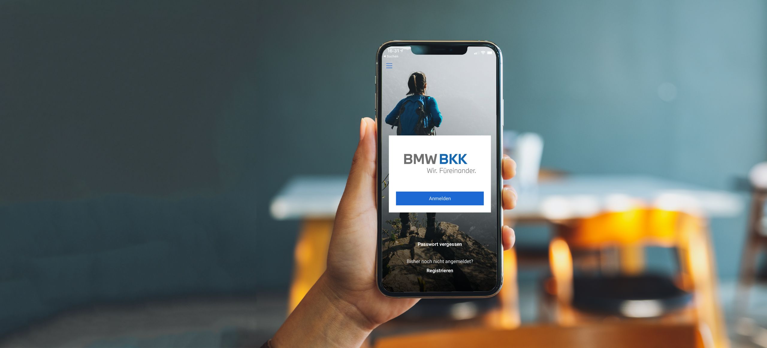 Handy mit geöffneter BMW BKK App