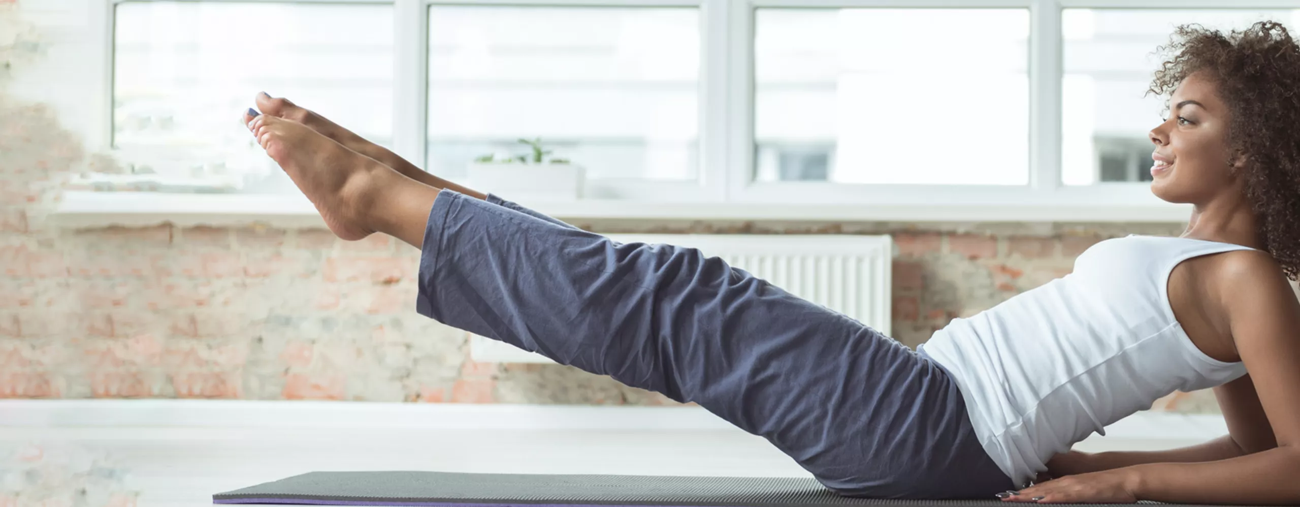 Frau macht Yoga
