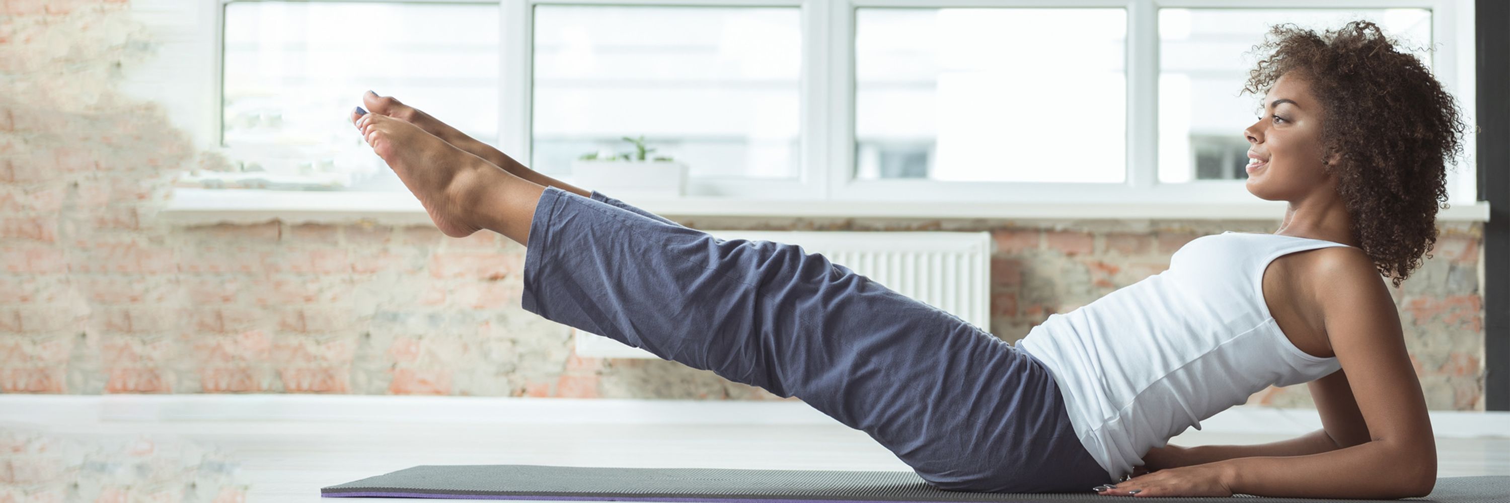 Frau macht Yoga