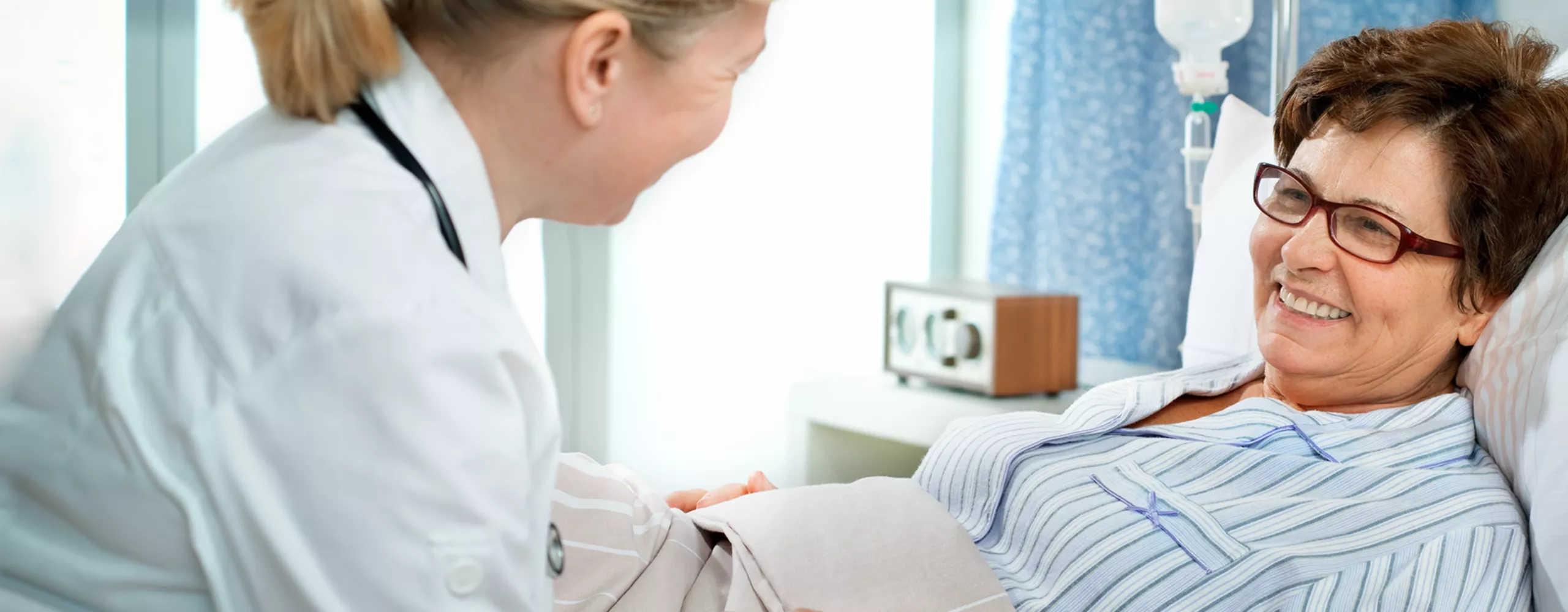 Ärztin berät Patientin