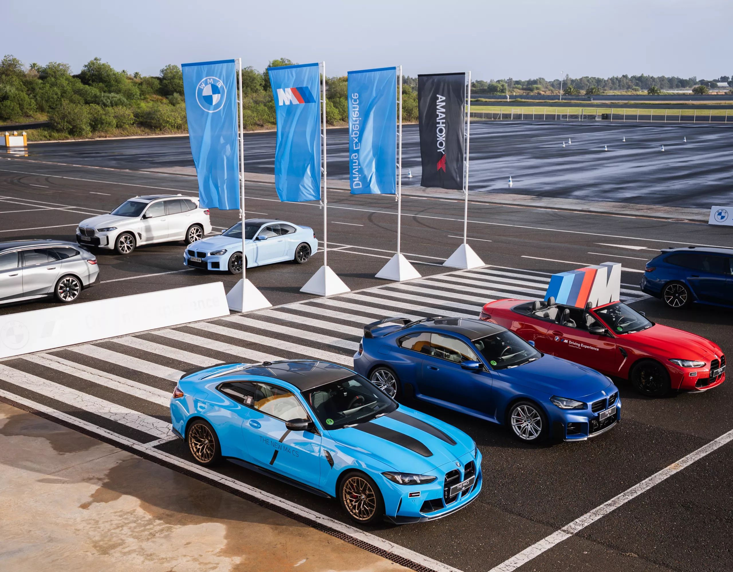 BMW em ação na pista durante o curso BMW M Driving Experience