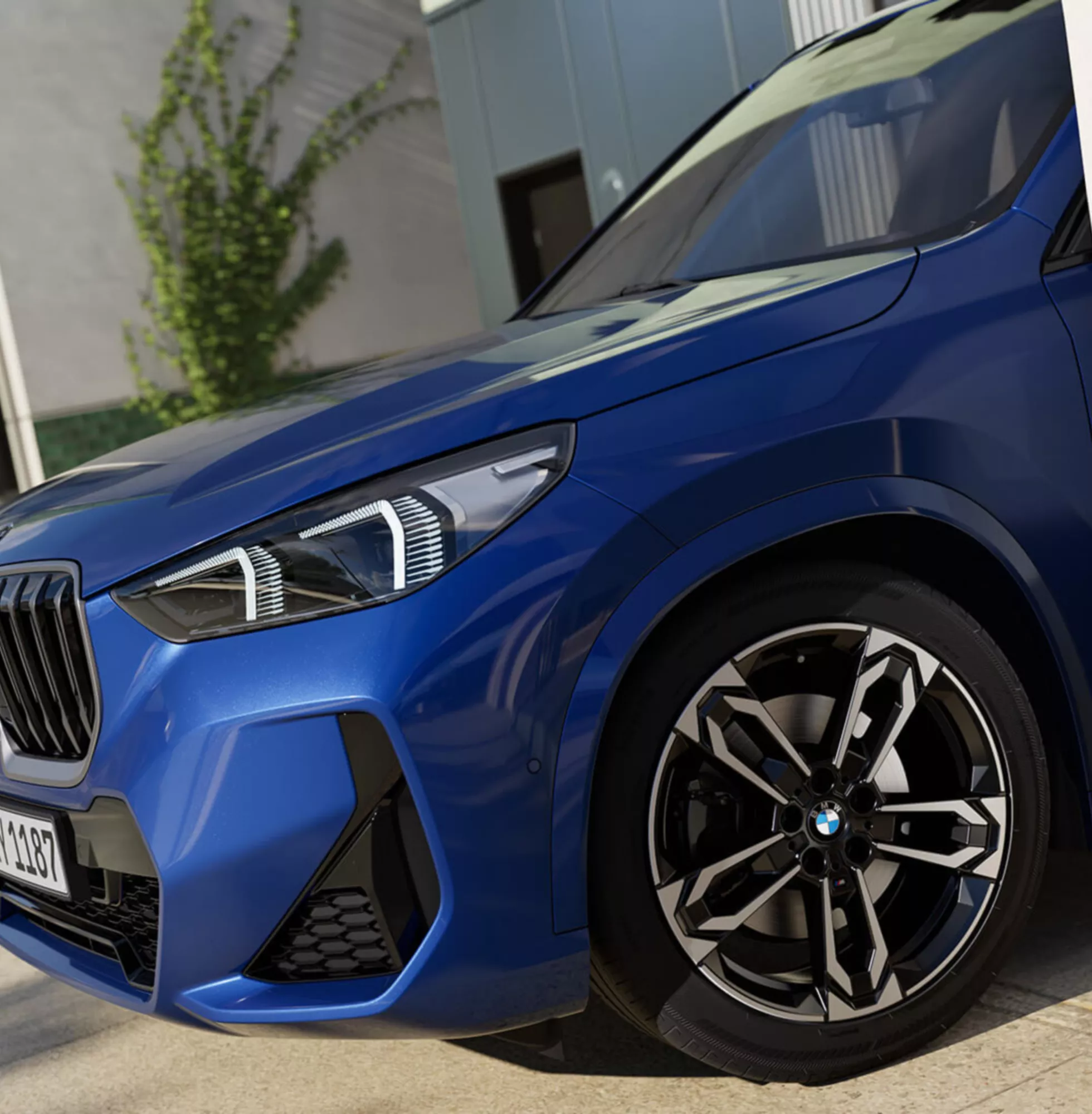 M Sport套件配備M空力套件，勾勒出極具侵略性的車身線條