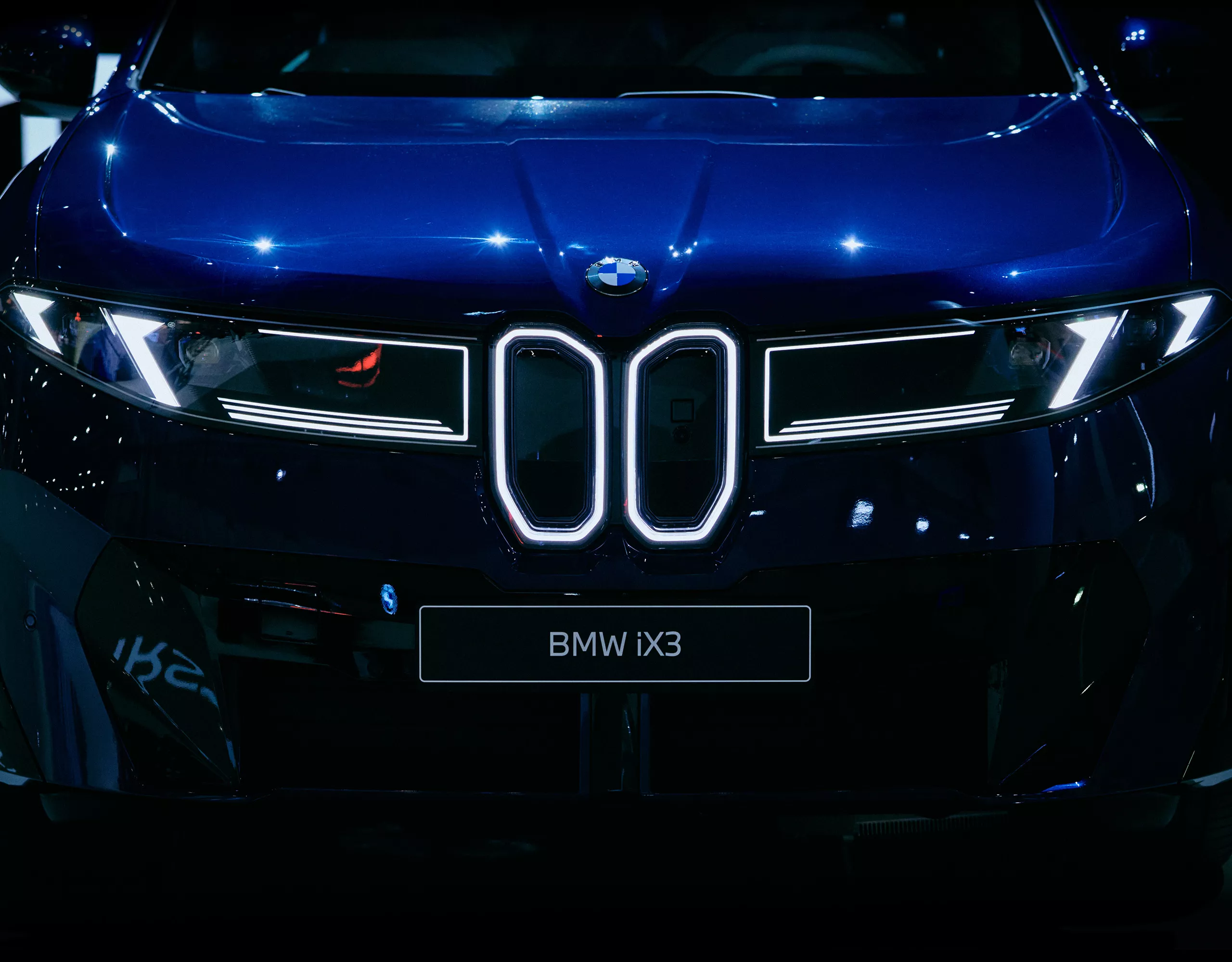 新型「iX3」が日本初上陸、“ノイエ・クラッセ”が拓くBMWの新時代