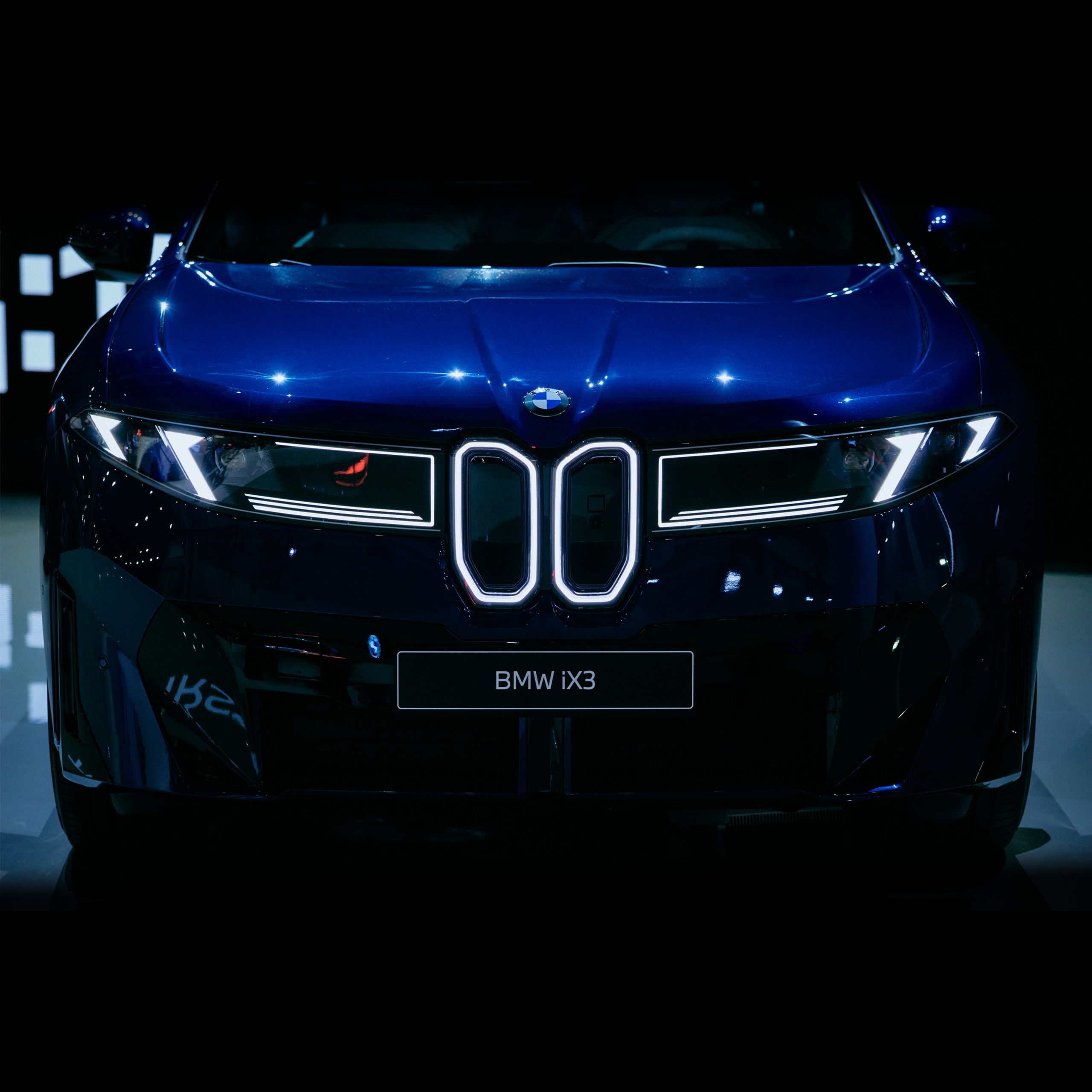 新型「iX3」が日本初上陸、“ノイエ・クラッセ”が拓くBMWの新時代