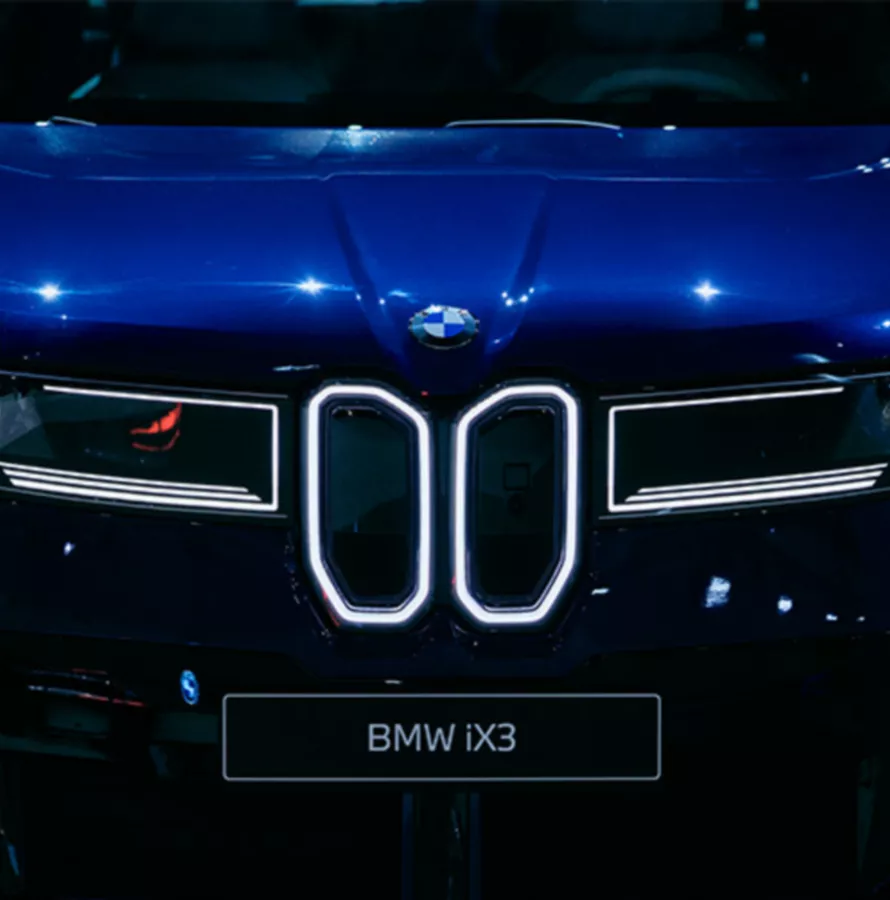 新型「iX3」が日本上陸、“ノイエ・クラッセ”が拓くBMWの新時代
