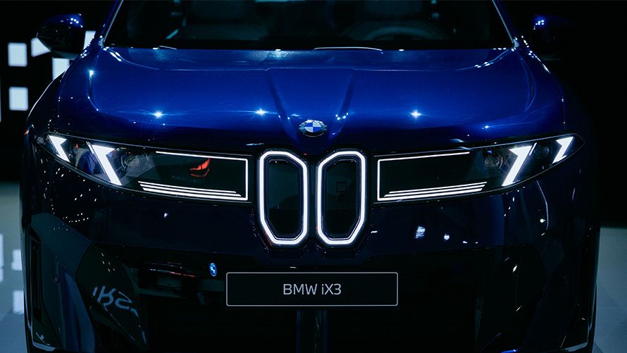 新型「iX3」が日本上陸、“ノイエ・クラッセ”が拓くBMWの新時代