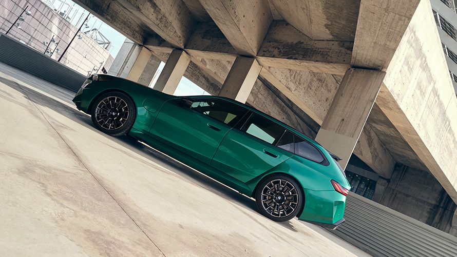 BMW M5 ツーリング（BMW M Performance parts装備）