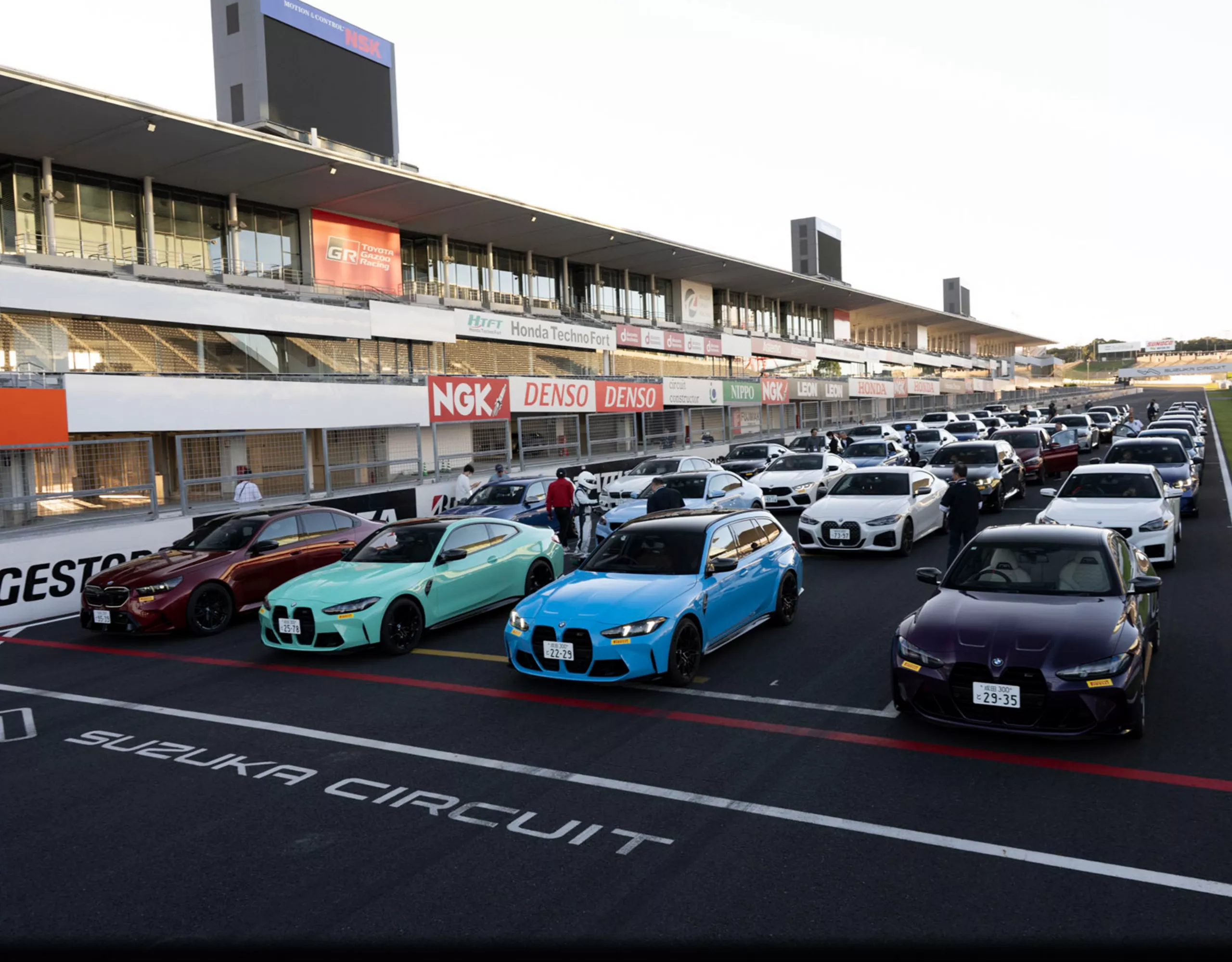 1日の達成感とともに、鈴鹿をクルージング。