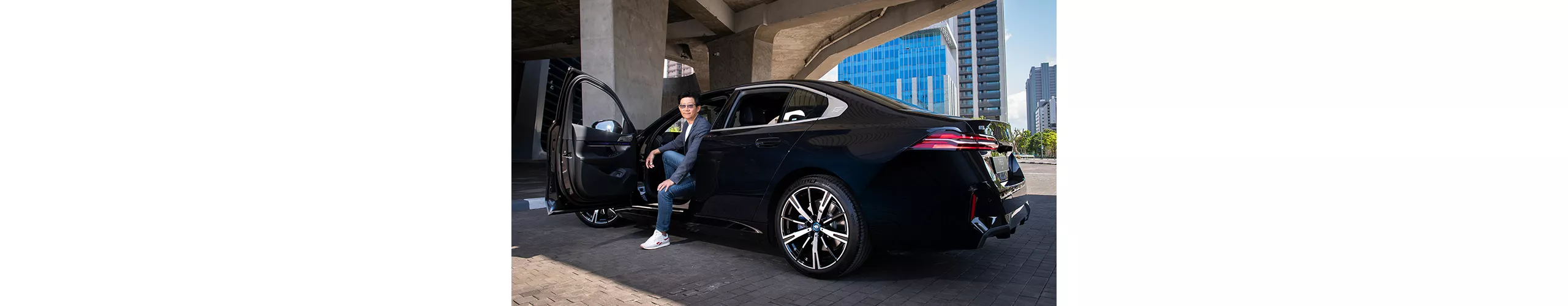 全新年式BMW i5純電豪華房車