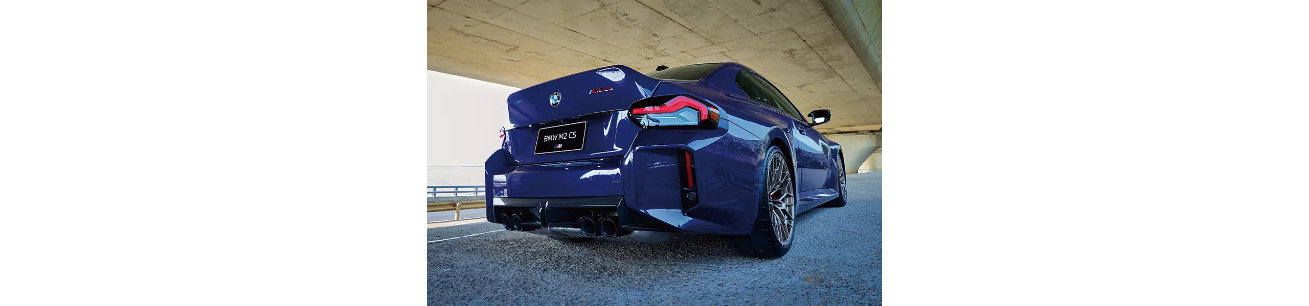 BMW M2 CS的同色鴨尾，是向利曼賽車致敬的特徵，以經典賽道元素彰顯其競技基因