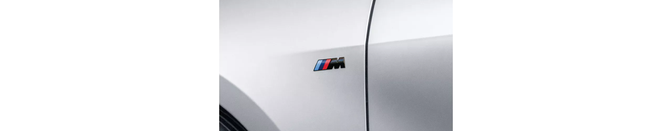 【特別装備】BMW M Performance Mロゴ ブラック・ハイグロス