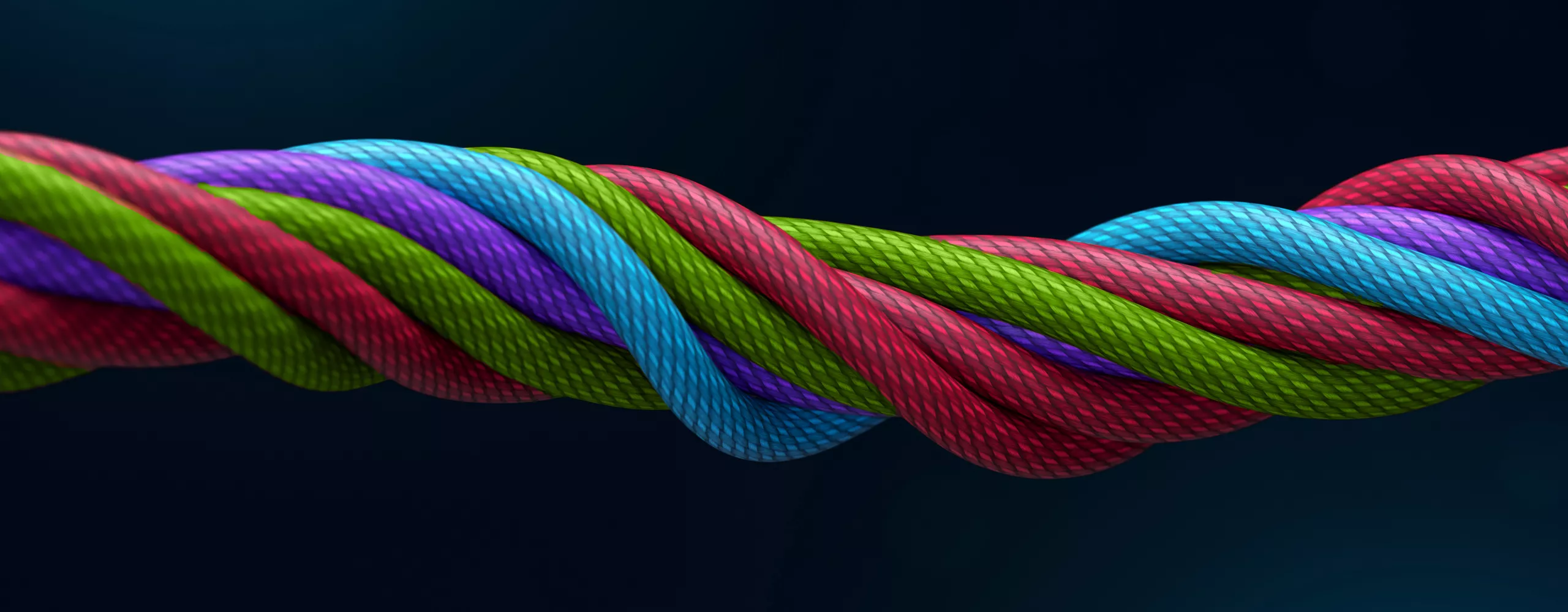 Frau liegt auf dem Sofa mit Kopfhörern auf