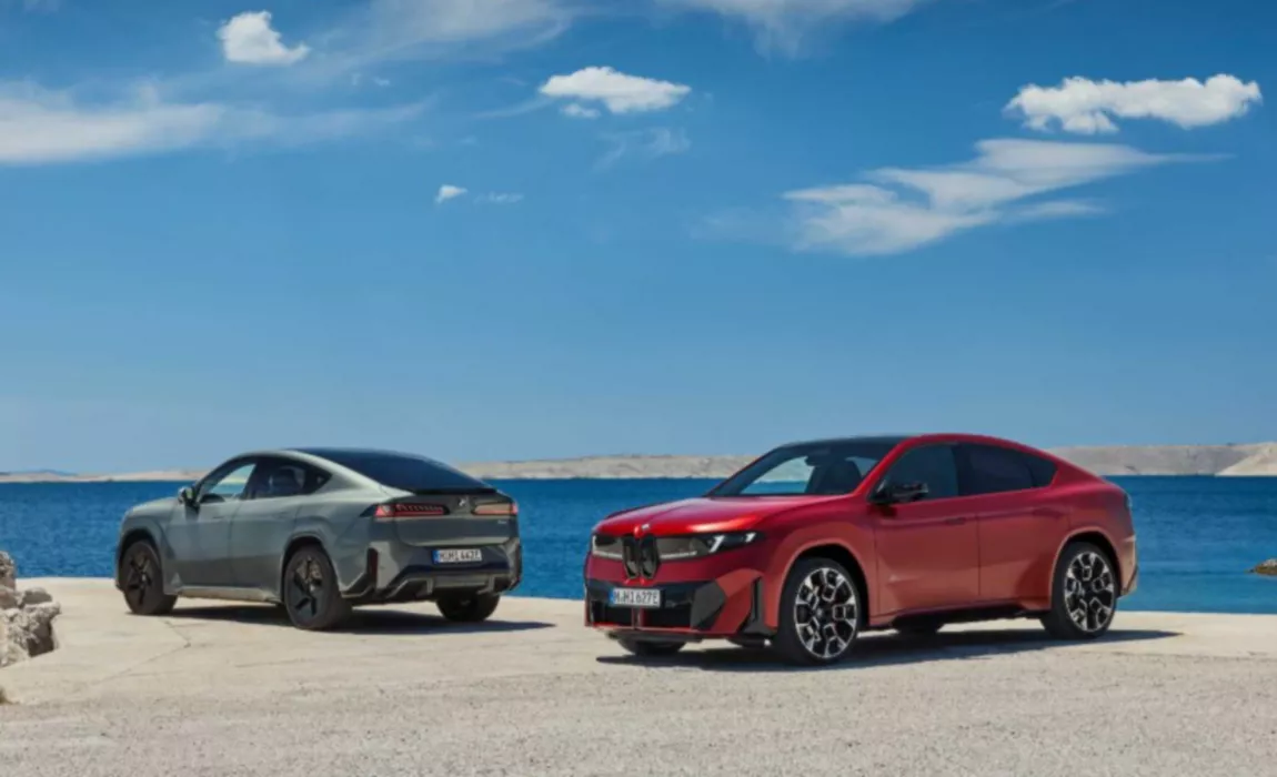 Side-by-side view of the all-electric BMW iX4 40 xDrive in Oxide Grey alongside the high-performance iX4 M60 xDrive in Frozen Pure Red. BMW Australia has confirmed local arrival for, the iX4, the third Neue Klasse platform EV.