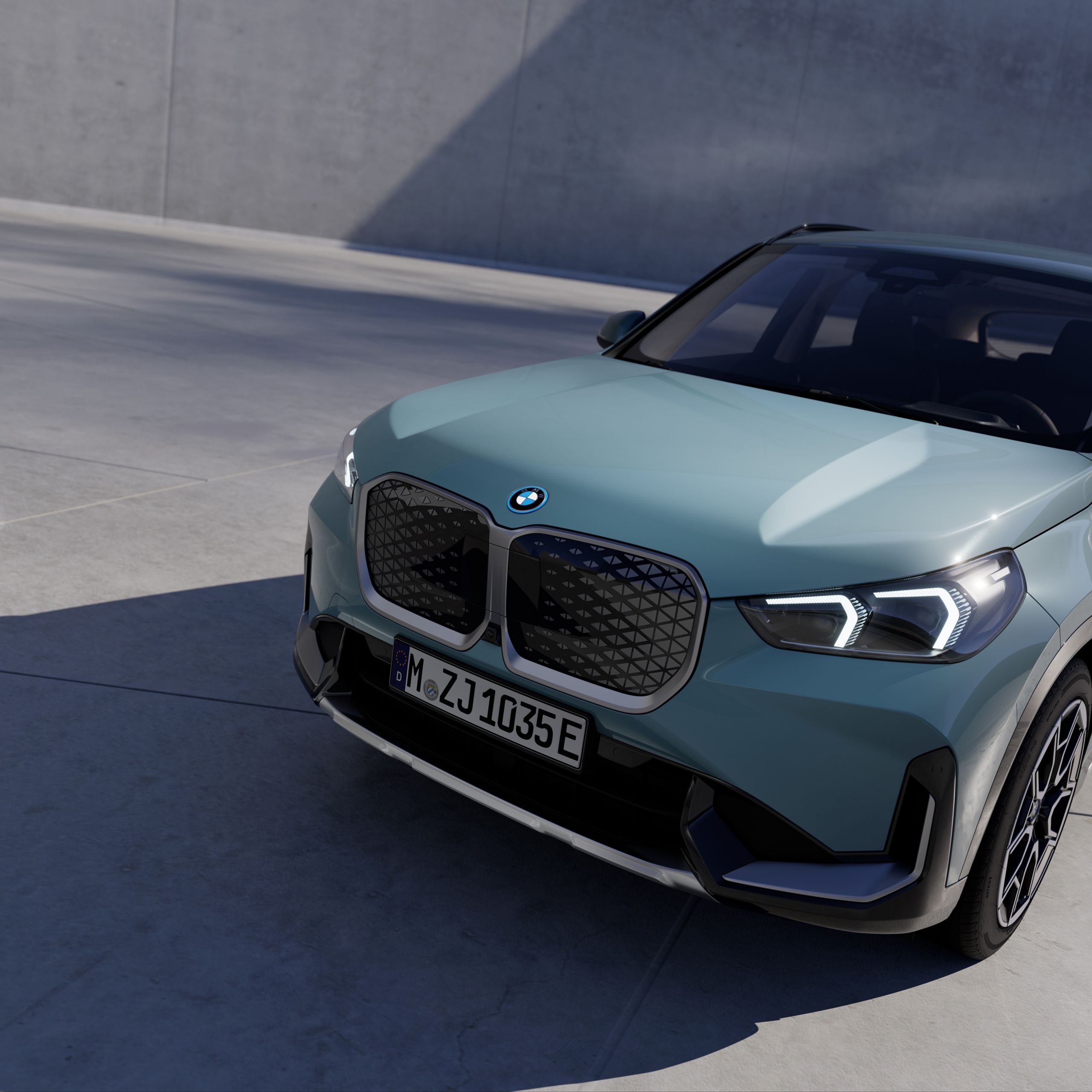BMW iX1純電運動休旅，光型變化智慧LED頭燈