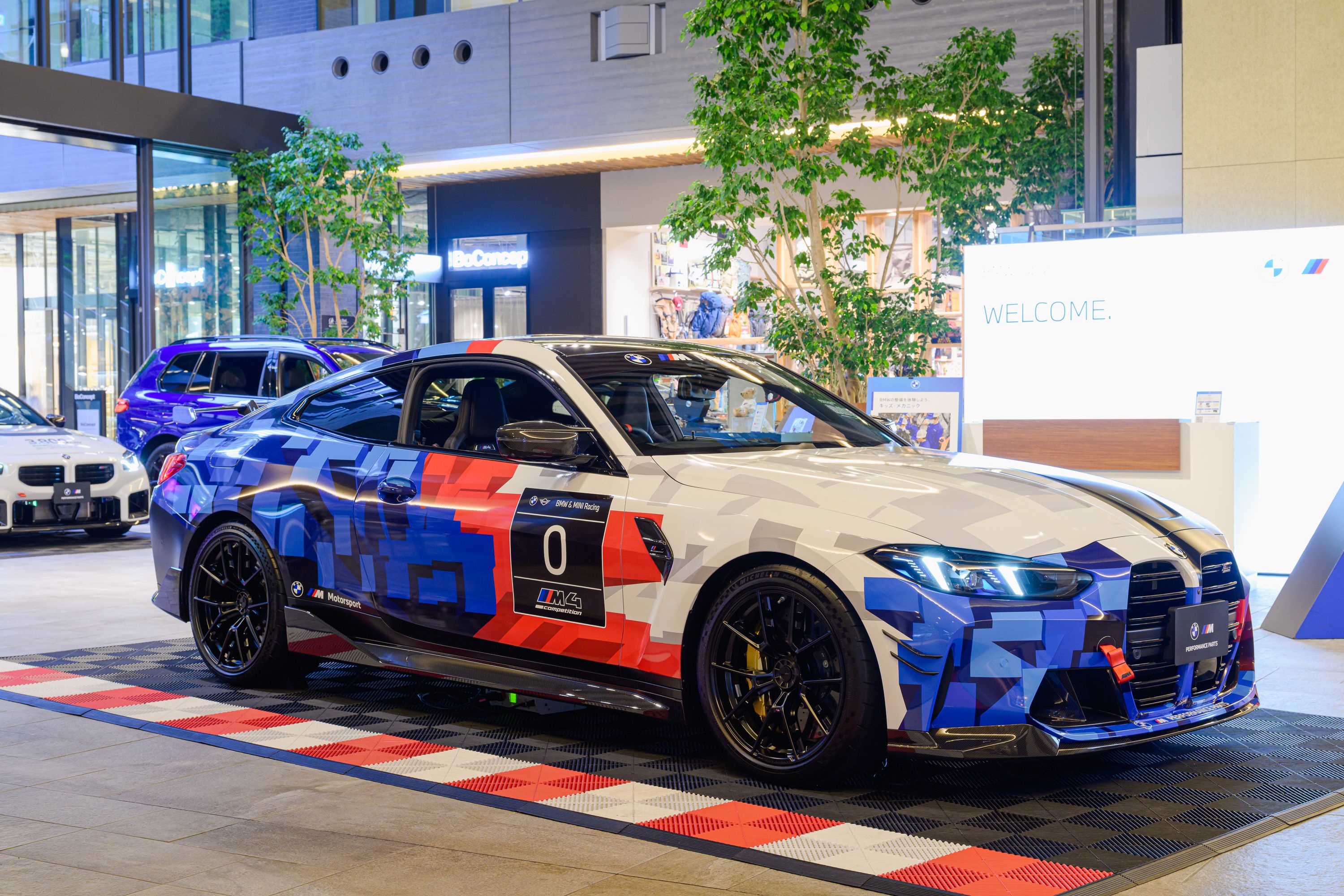 BMW Mパフォーマンス・パーツを纏った特別モデルを展示
