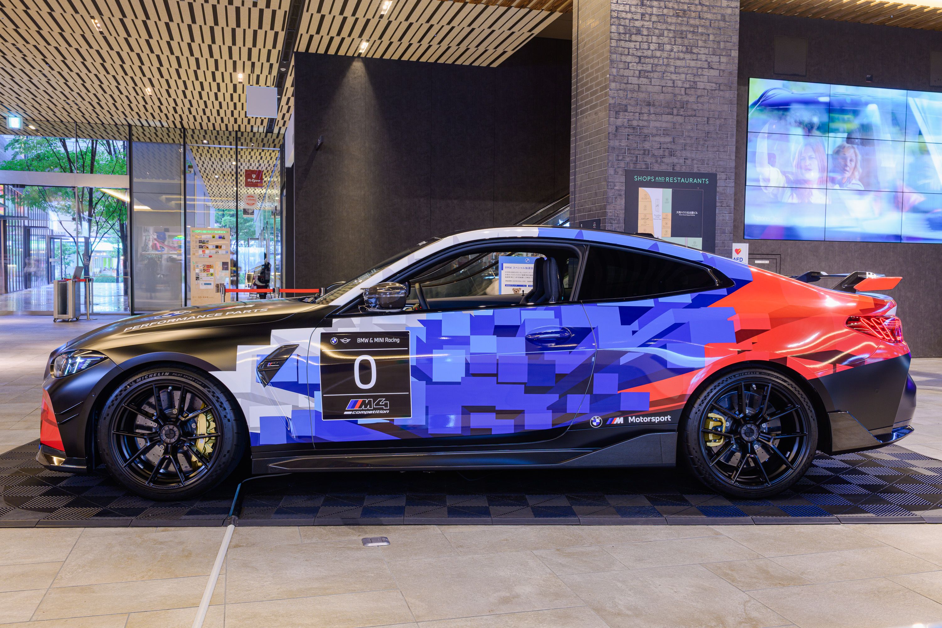 BMW Mパフォーマンス・パーツを纏った特別モデルを展示