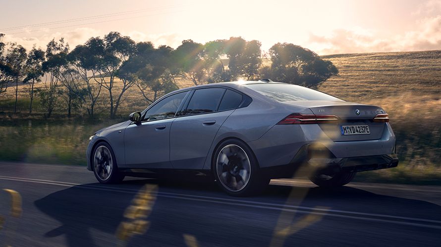 全新年式BMW i5純電豪華房車