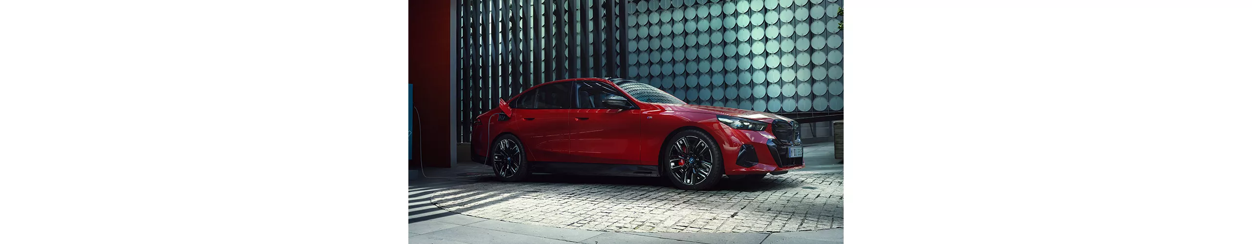 BMW i5 M60 xDrive純電性能房車