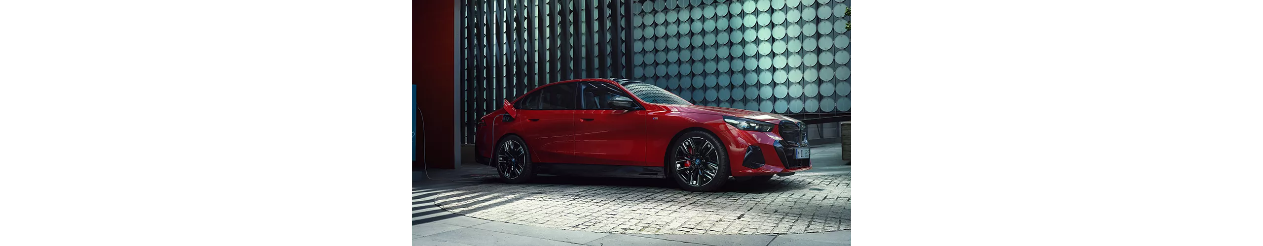 BMW i5 M60 xDrive純電性能房車