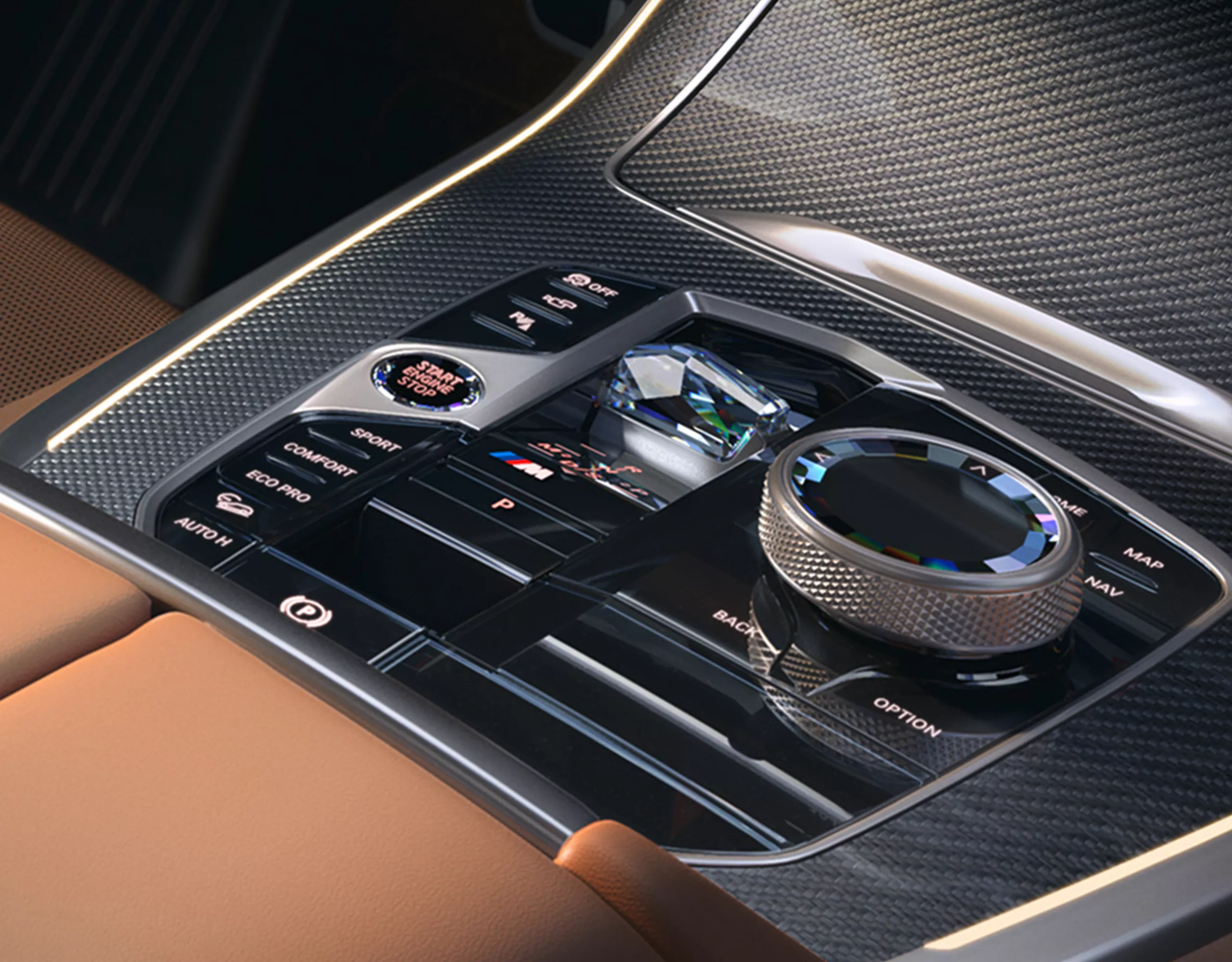 BMW X7，位於中央鞍座的頂級水晶中控套件