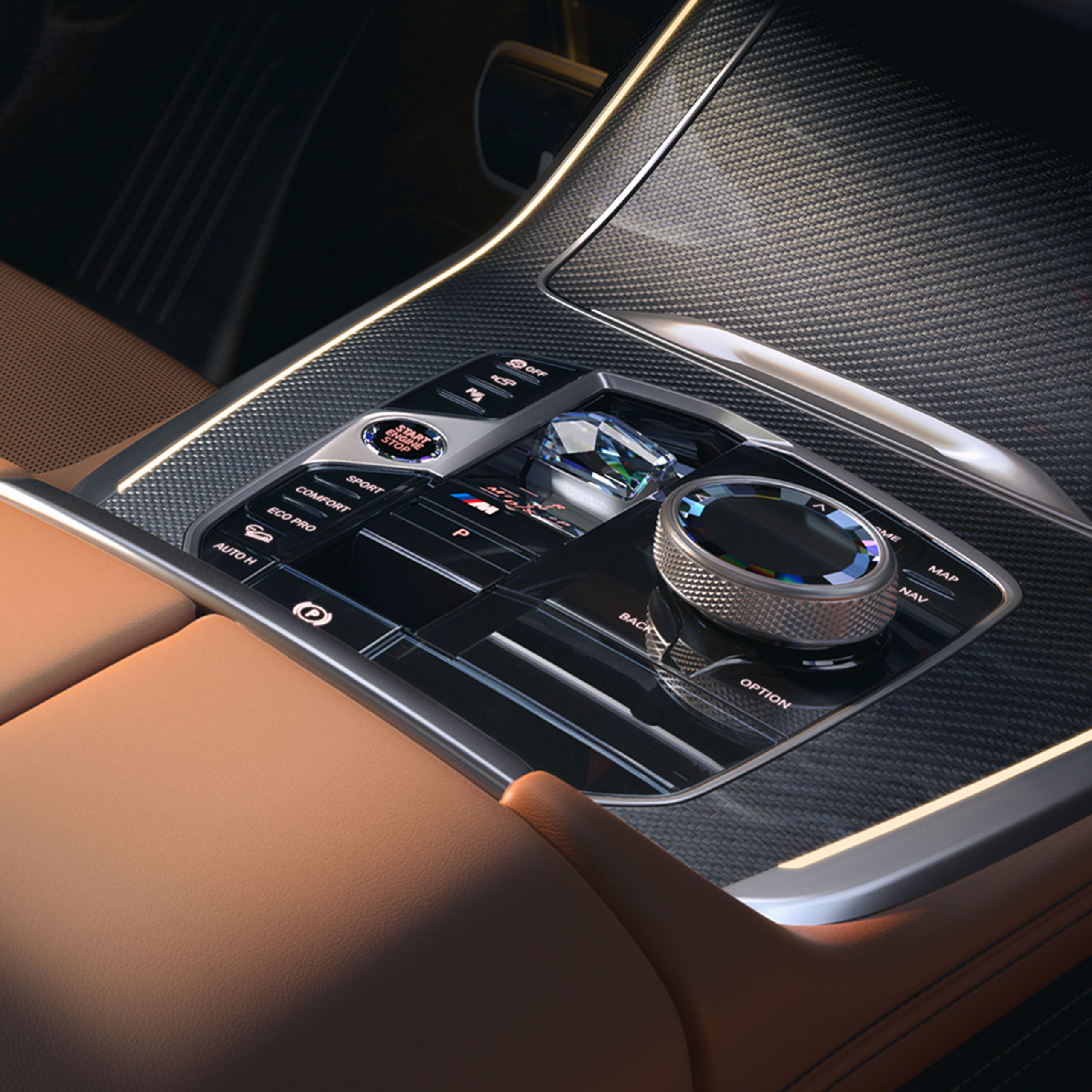 BMW X7，位於中央鞍座的頂級水晶中控套件