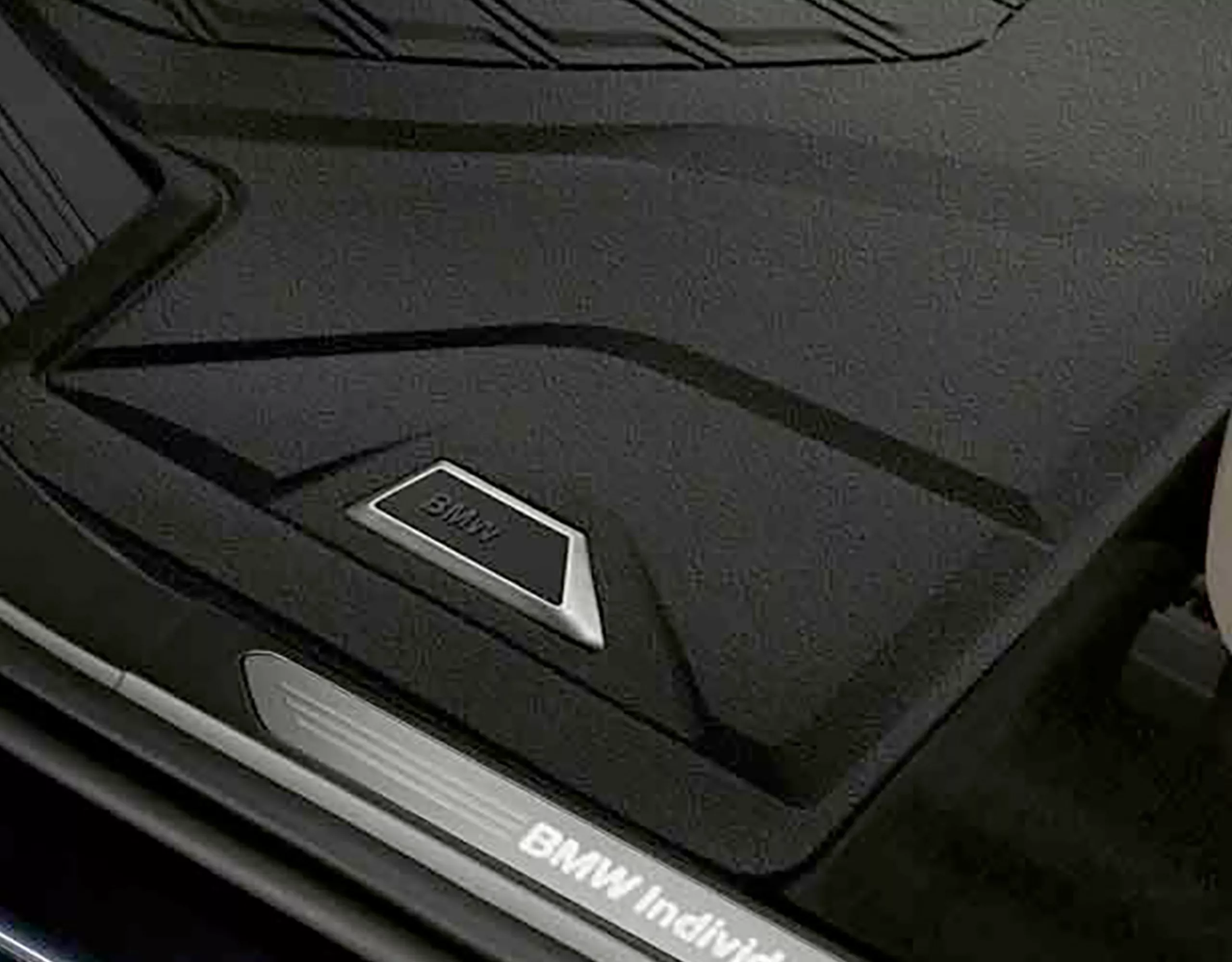 BMW X7，橡膠腳踏墊