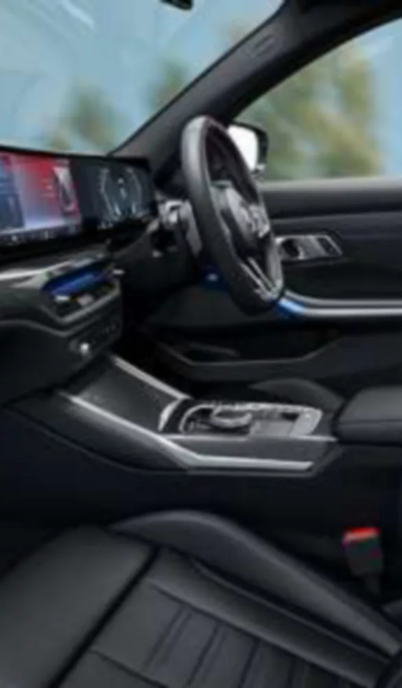 Seats in Leather Vernasca Upholstery.